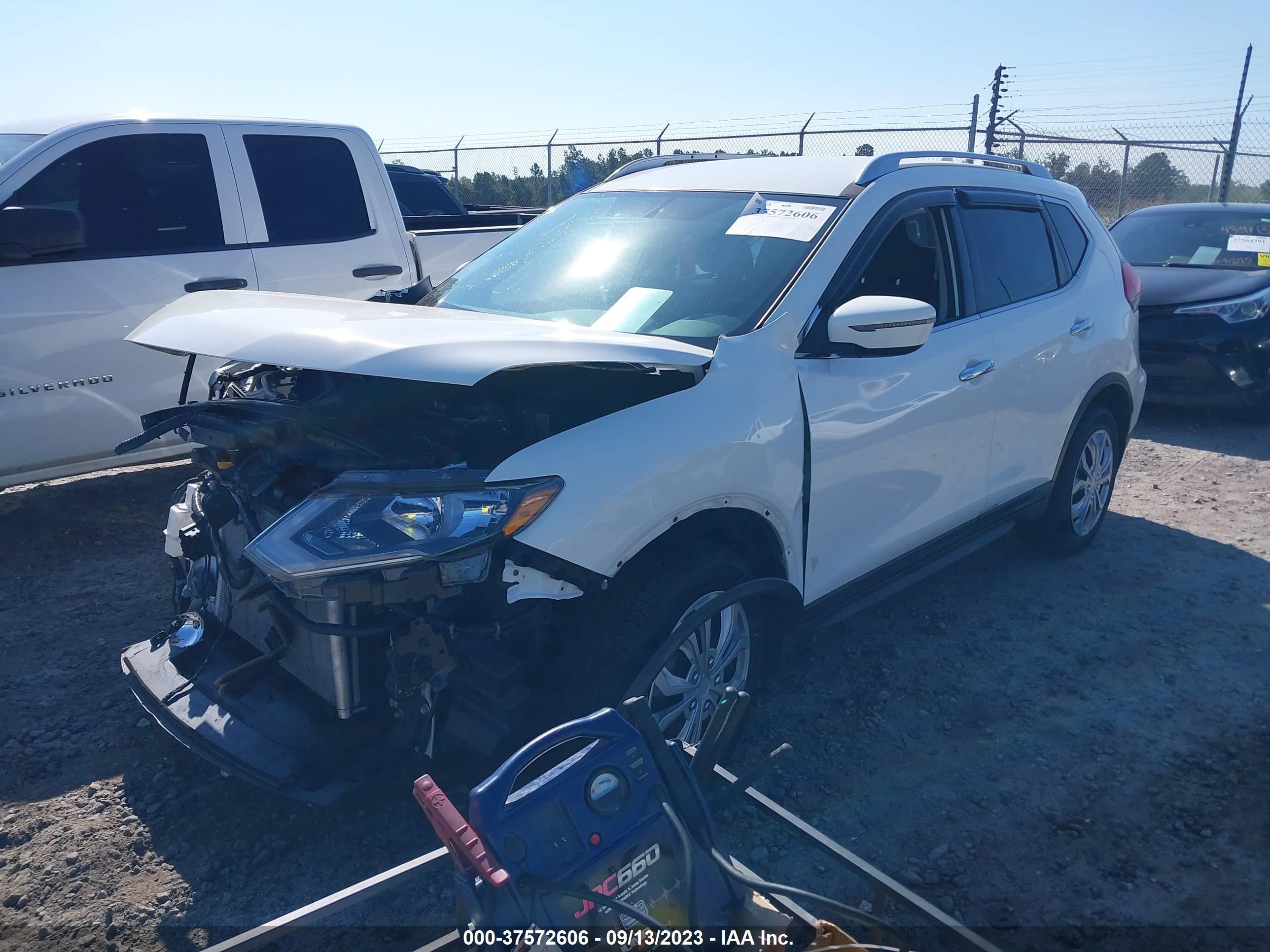 Photo 1 VIN: JN8AT2MT1HW138915 - NISSAN ROGUE 