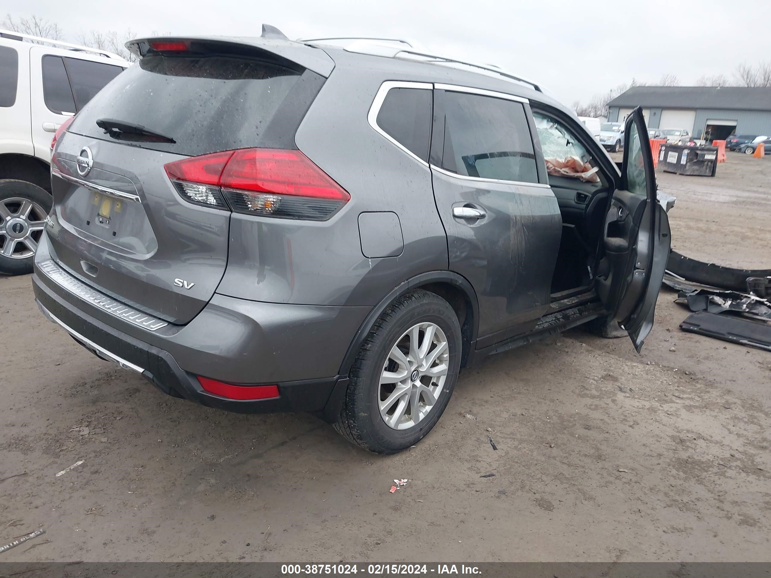 Photo 3 VIN: JN8AT2MT1HW145265 - NISSAN ROGUE 