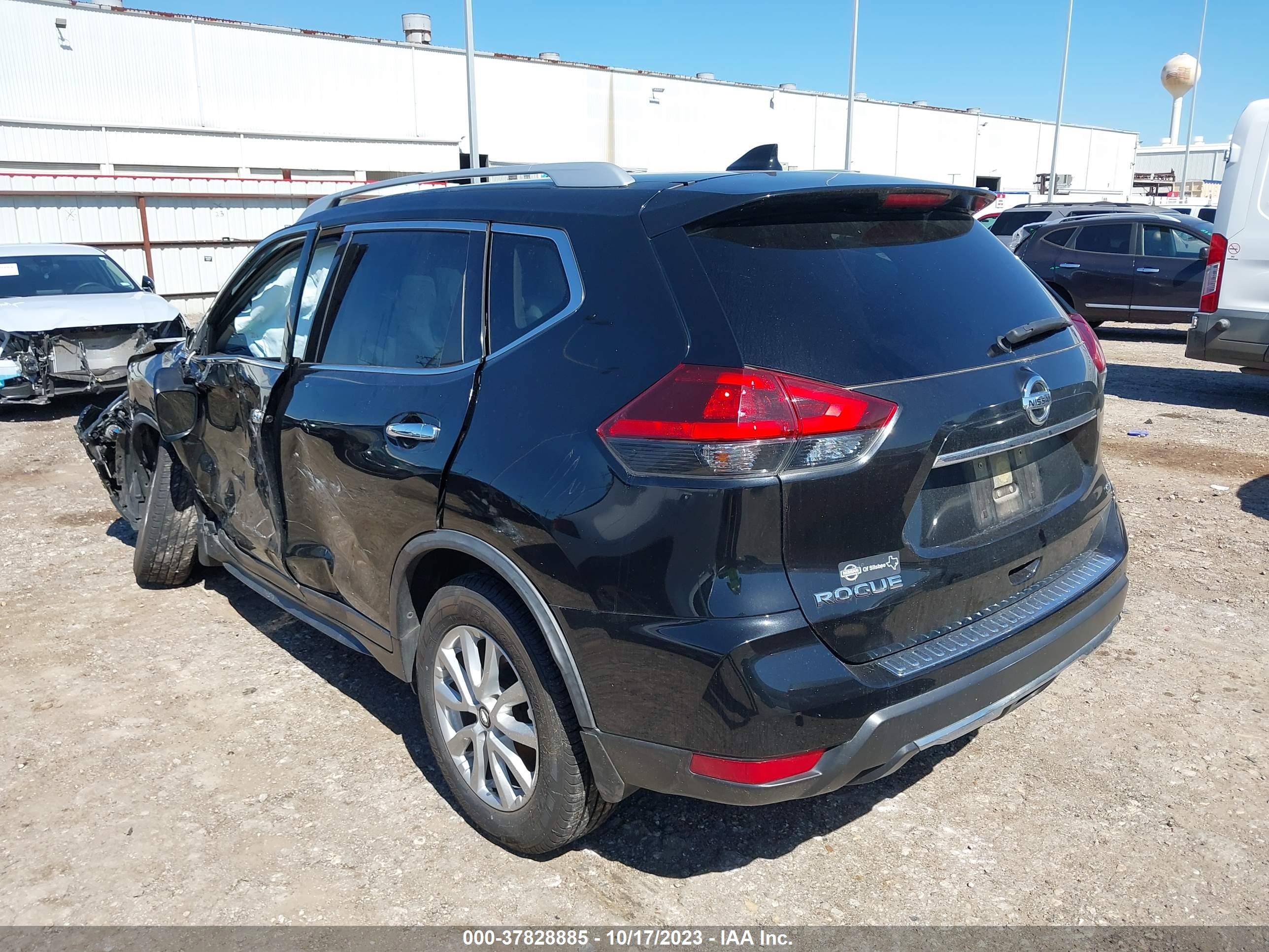 Photo 2 VIN: JN8AT2MT1JW451615 - NISSAN ROGUE 