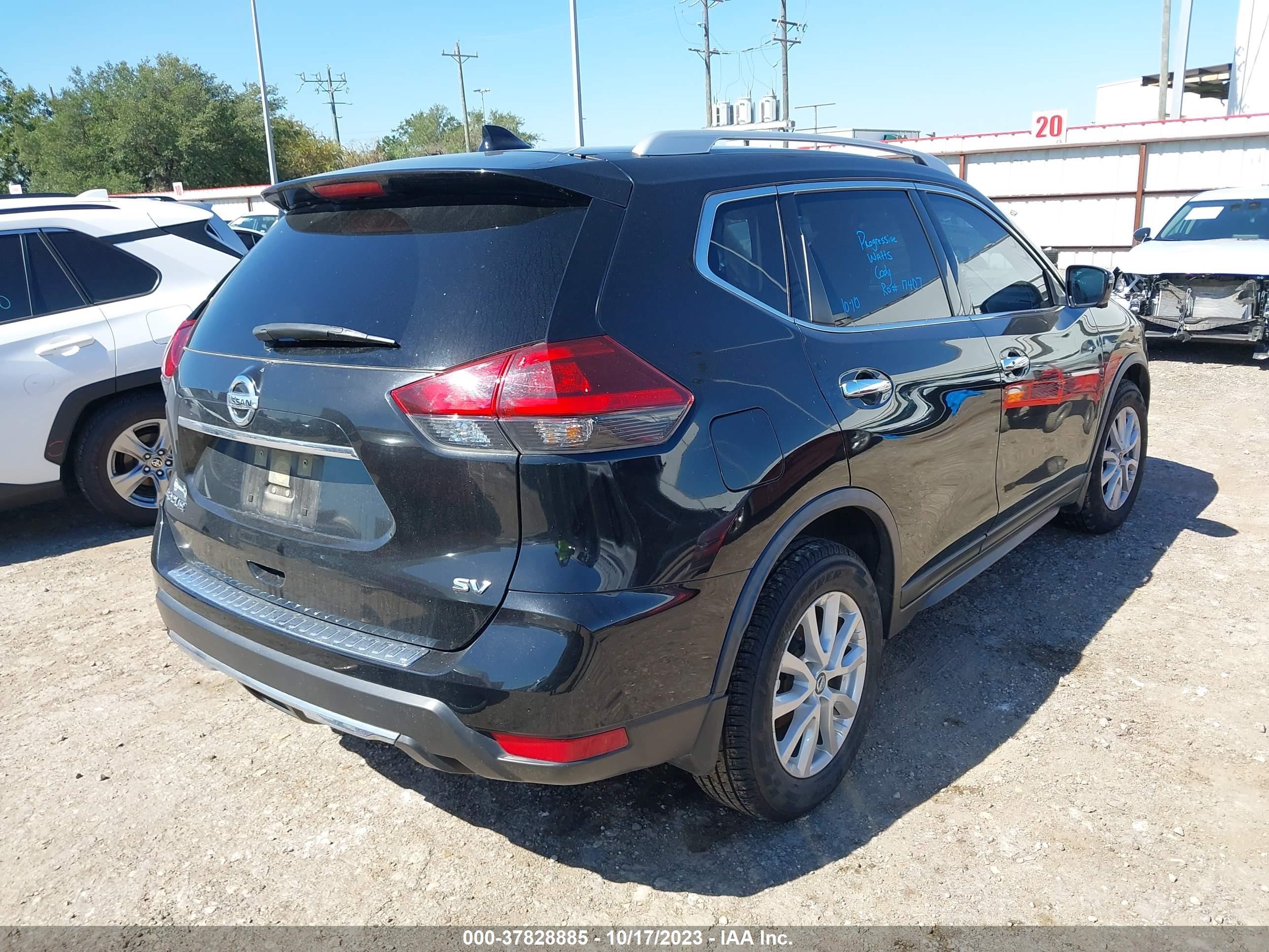 Photo 3 VIN: JN8AT2MT1JW451615 - NISSAN ROGUE 