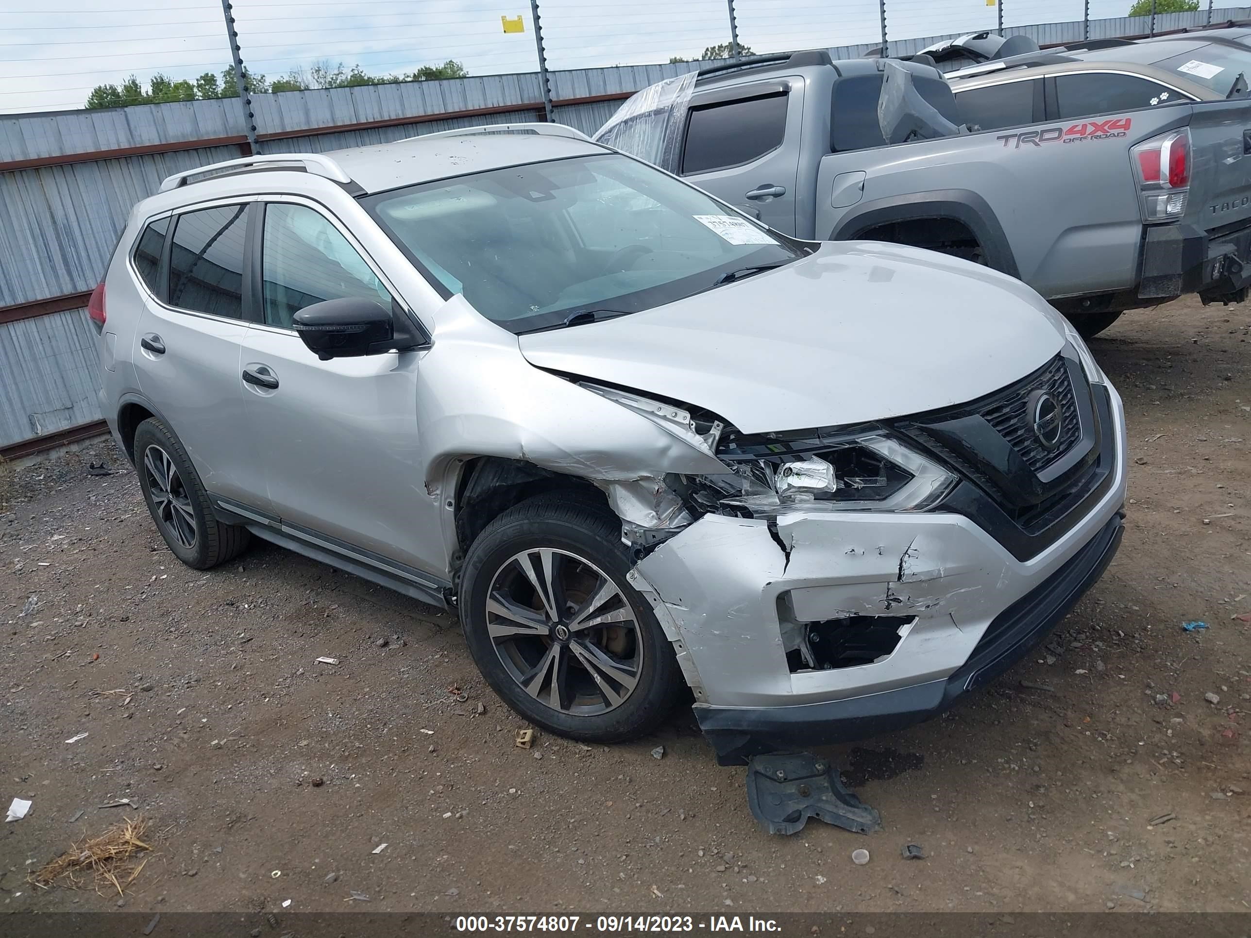 Photo 0 VIN: JN8AT2MT1JW466132 - NISSAN ROGUE 