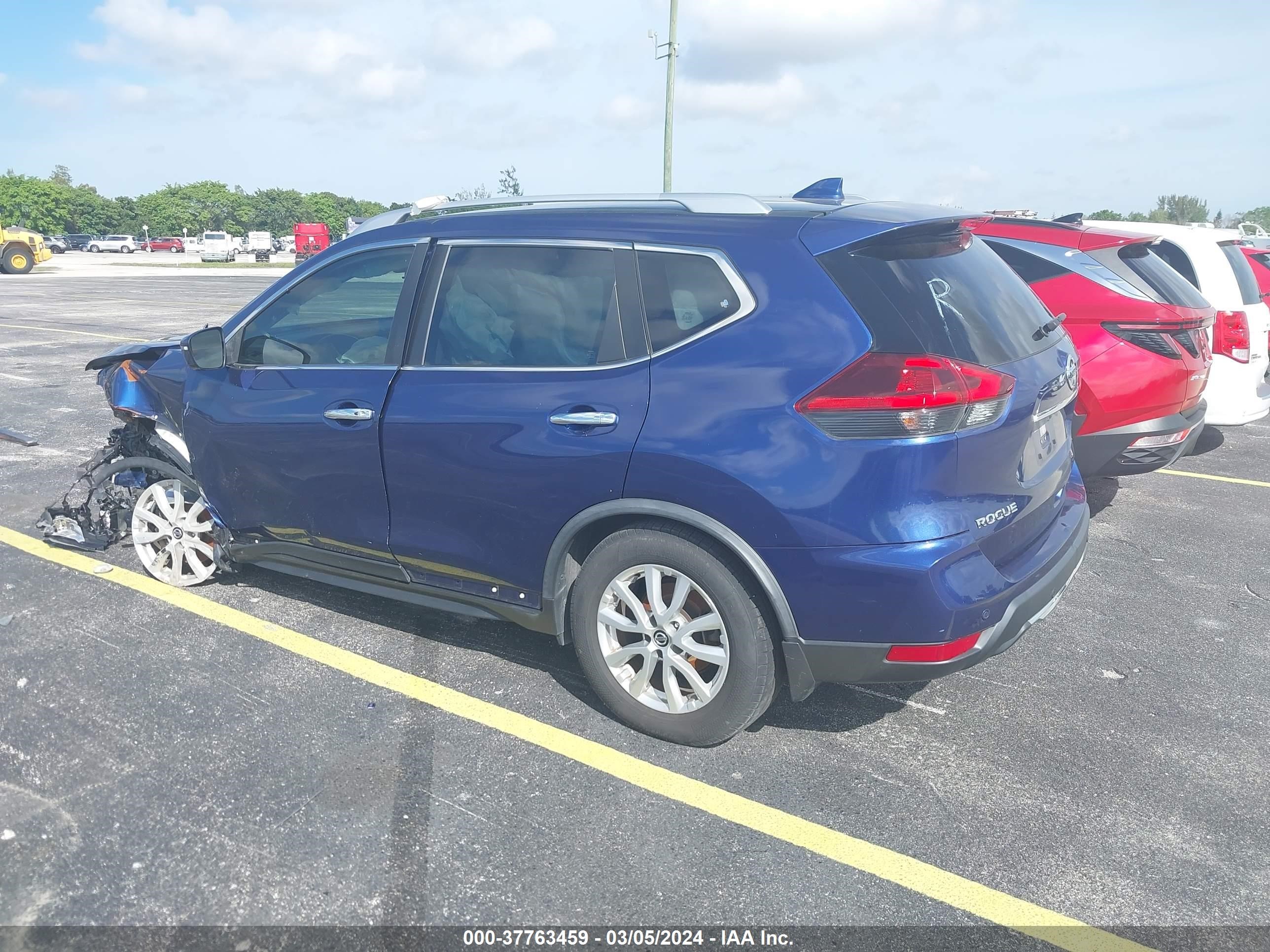 Photo 3 VIN: JN8AT2MT1KW261282 - NISSAN ROGUE 