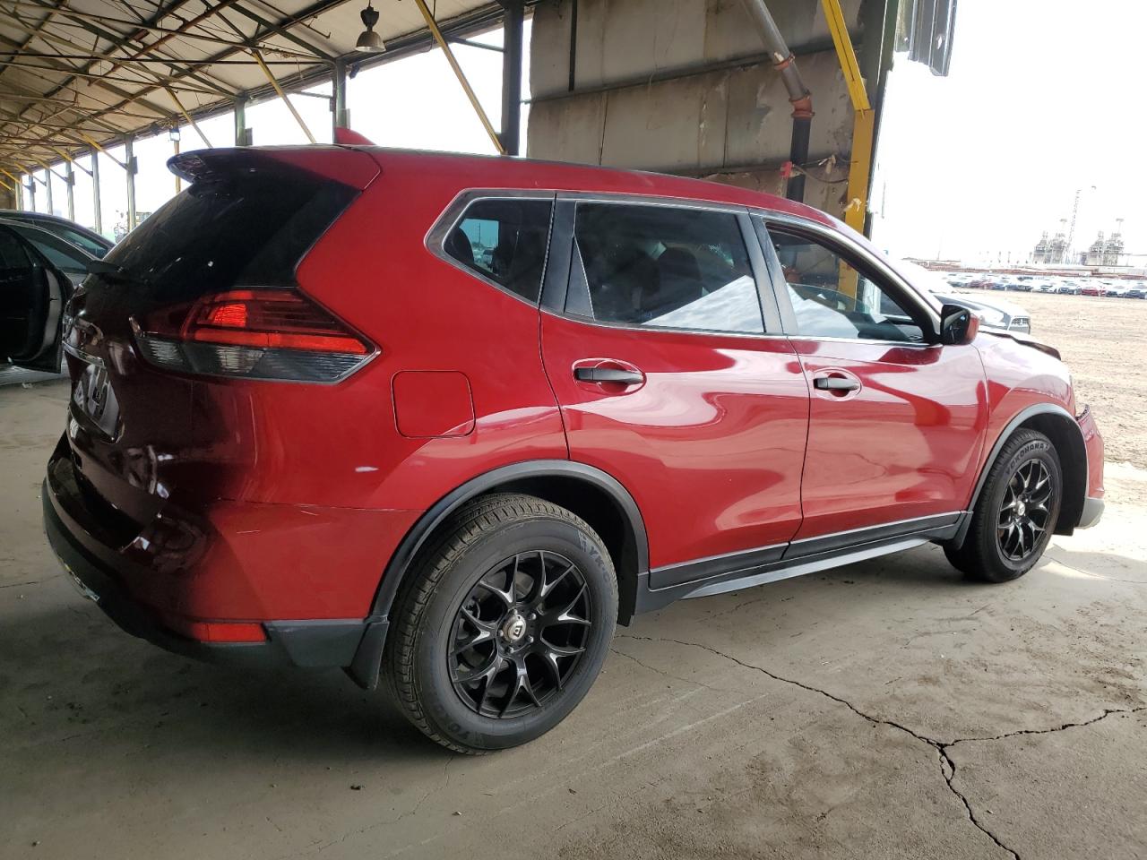 Photo 2 VIN: JN8AT2MT2HW403597 - NISSAN ROGUE 