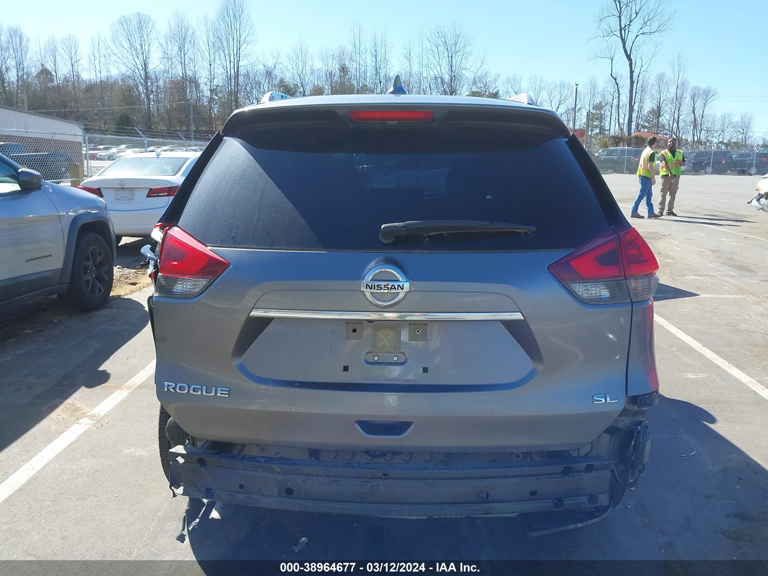 Photo 16 VIN: JN8AT2MT2JW462011 - NISSAN ROGUE 