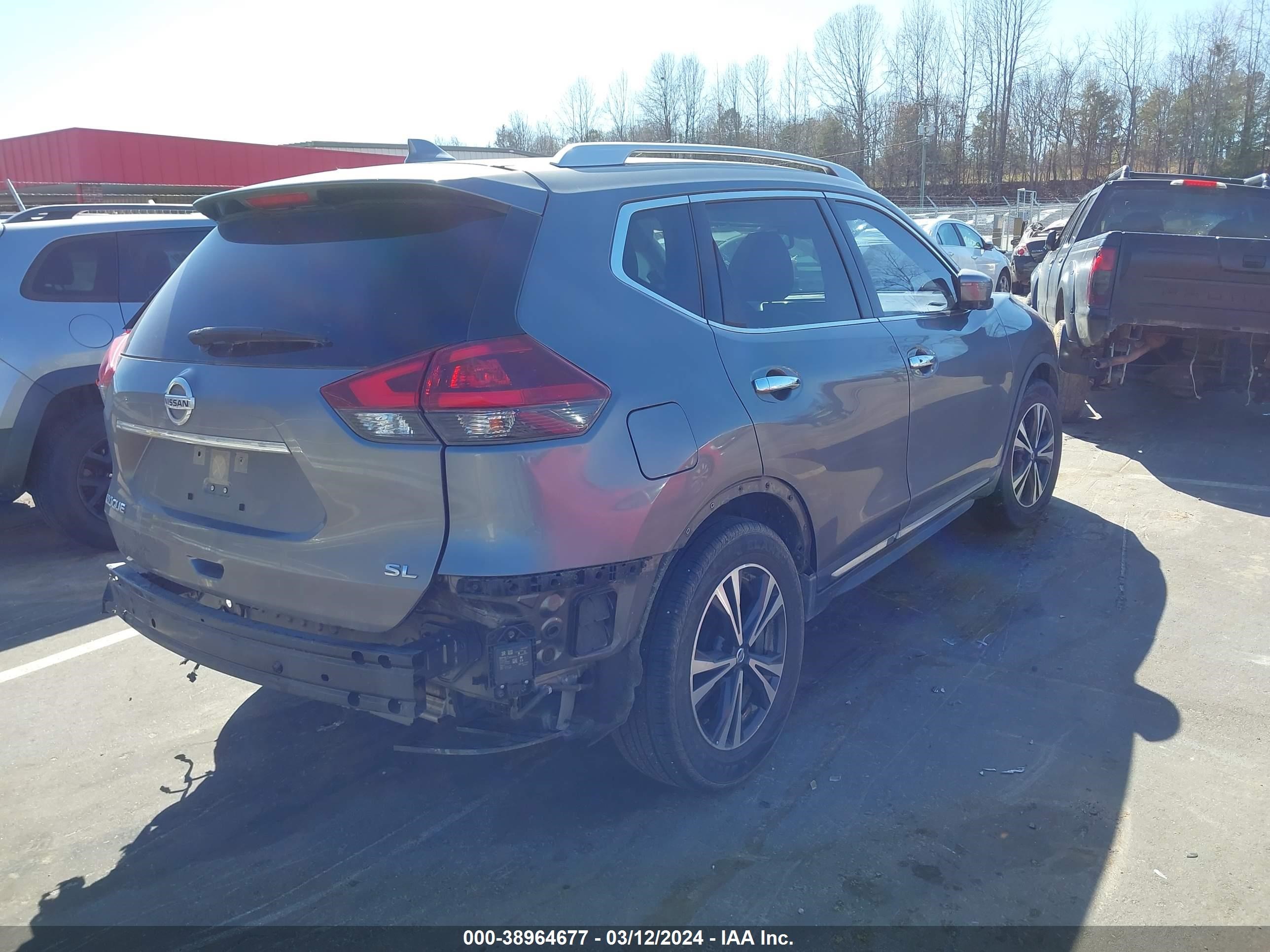 Photo 3 VIN: JN8AT2MT2JW462011 - NISSAN ROGUE 