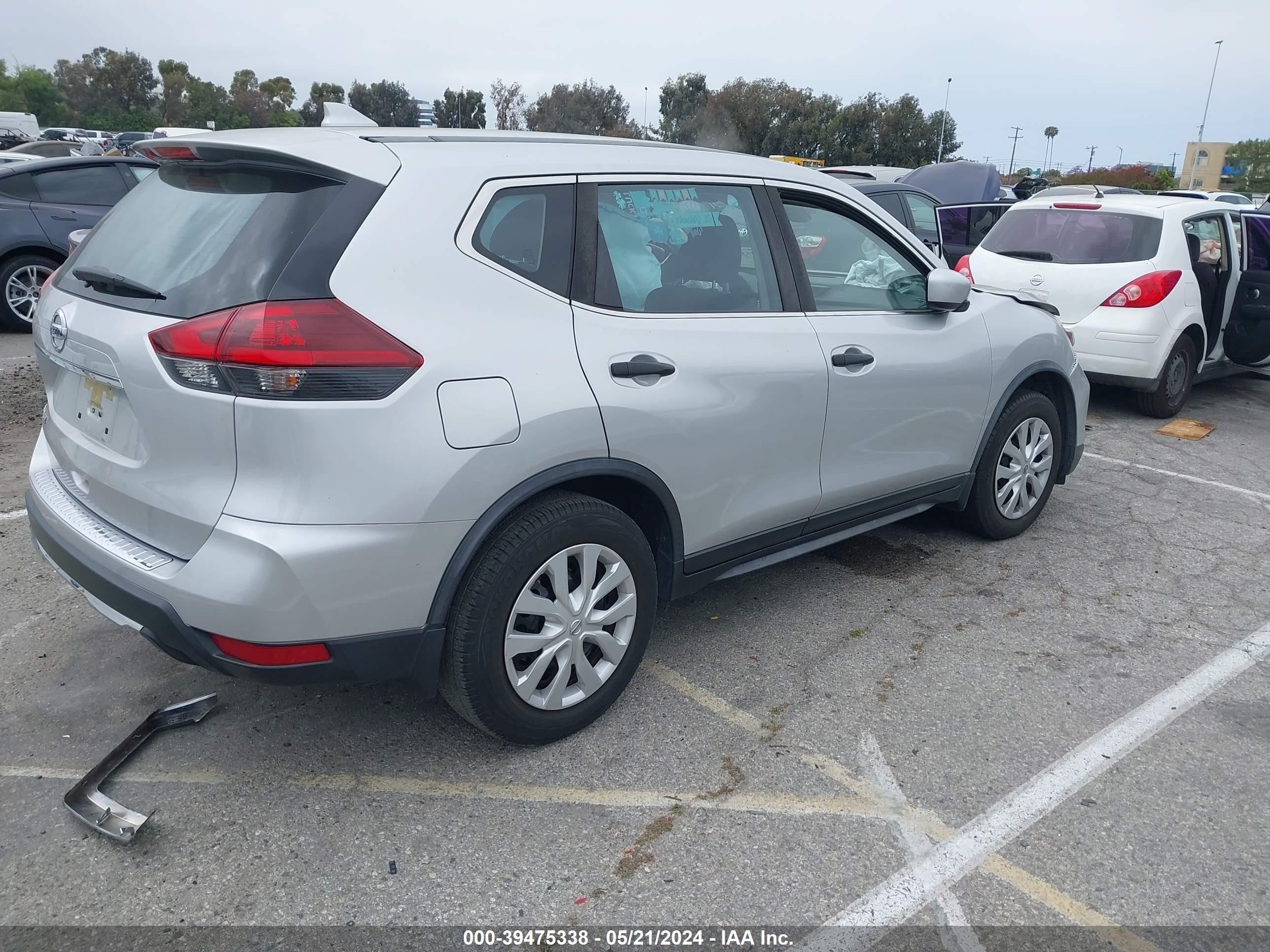 Photo 3 VIN: JN8AT2MT2KW504405 - NISSAN ROGUE 