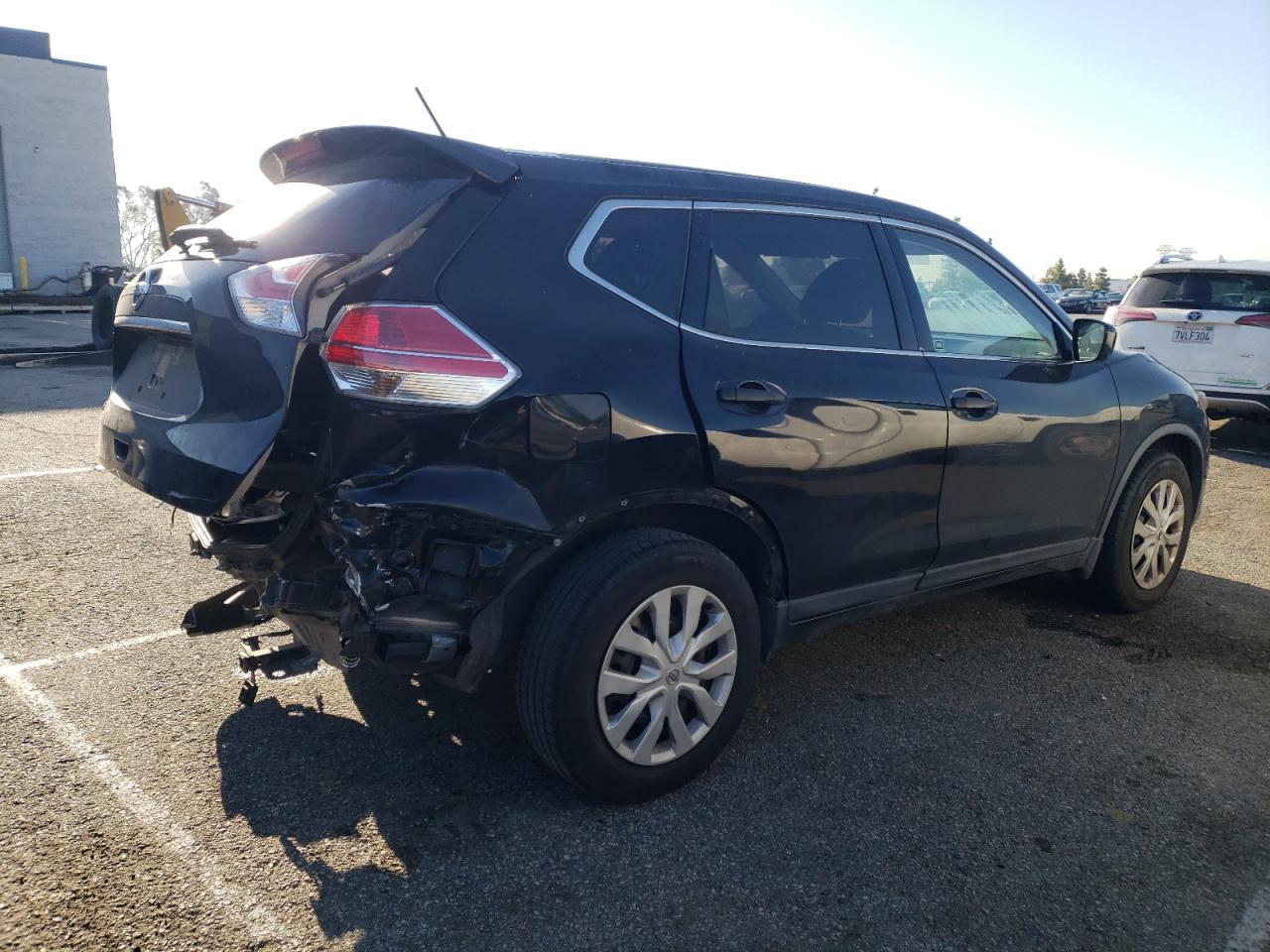 Photo 2 VIN: JN8AT2MT3GW025630 - NISSAN ROGUE 