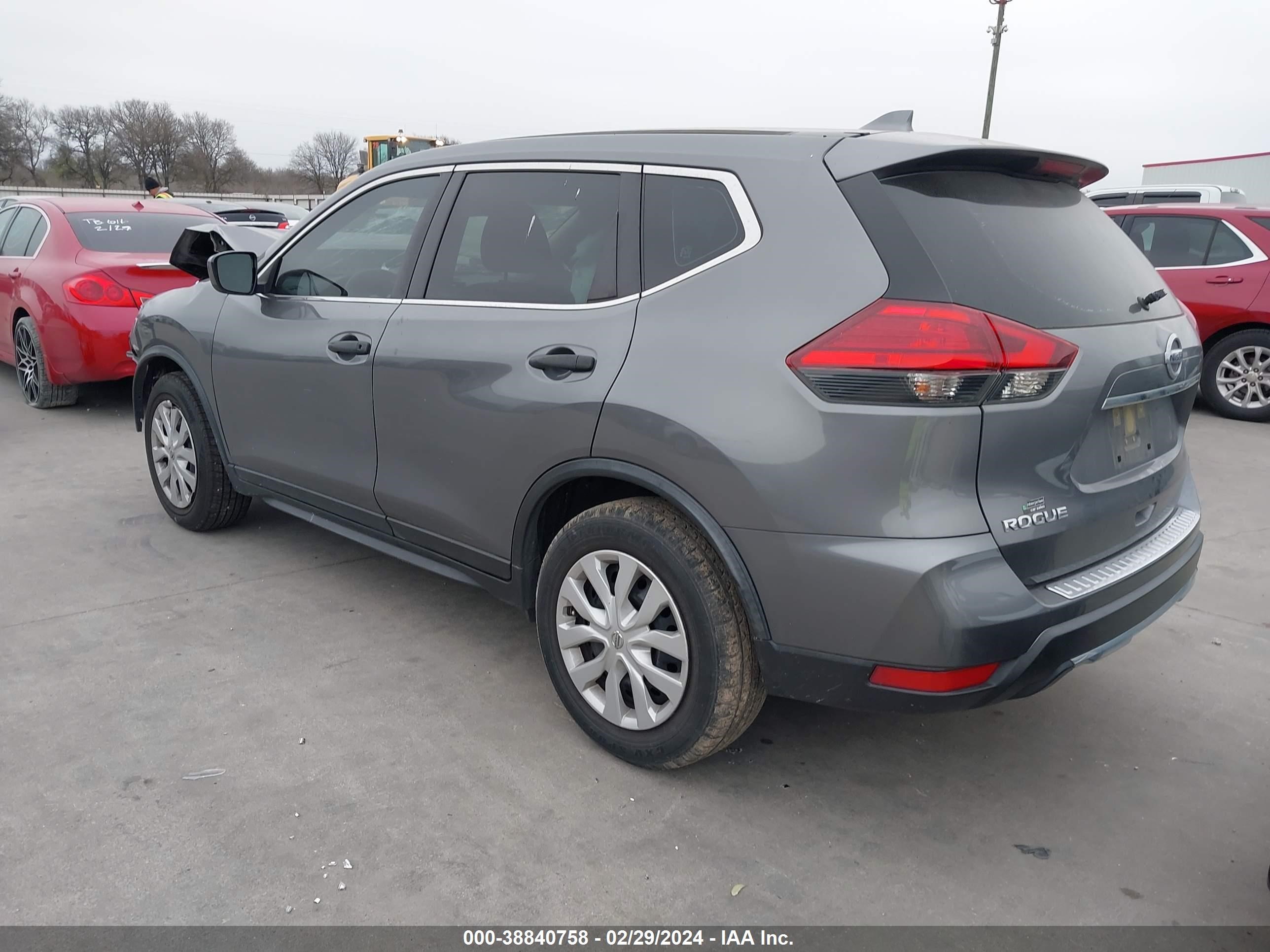 Photo 2 VIN: JN8AT2MT3HW136132 - NISSAN ROGUE 