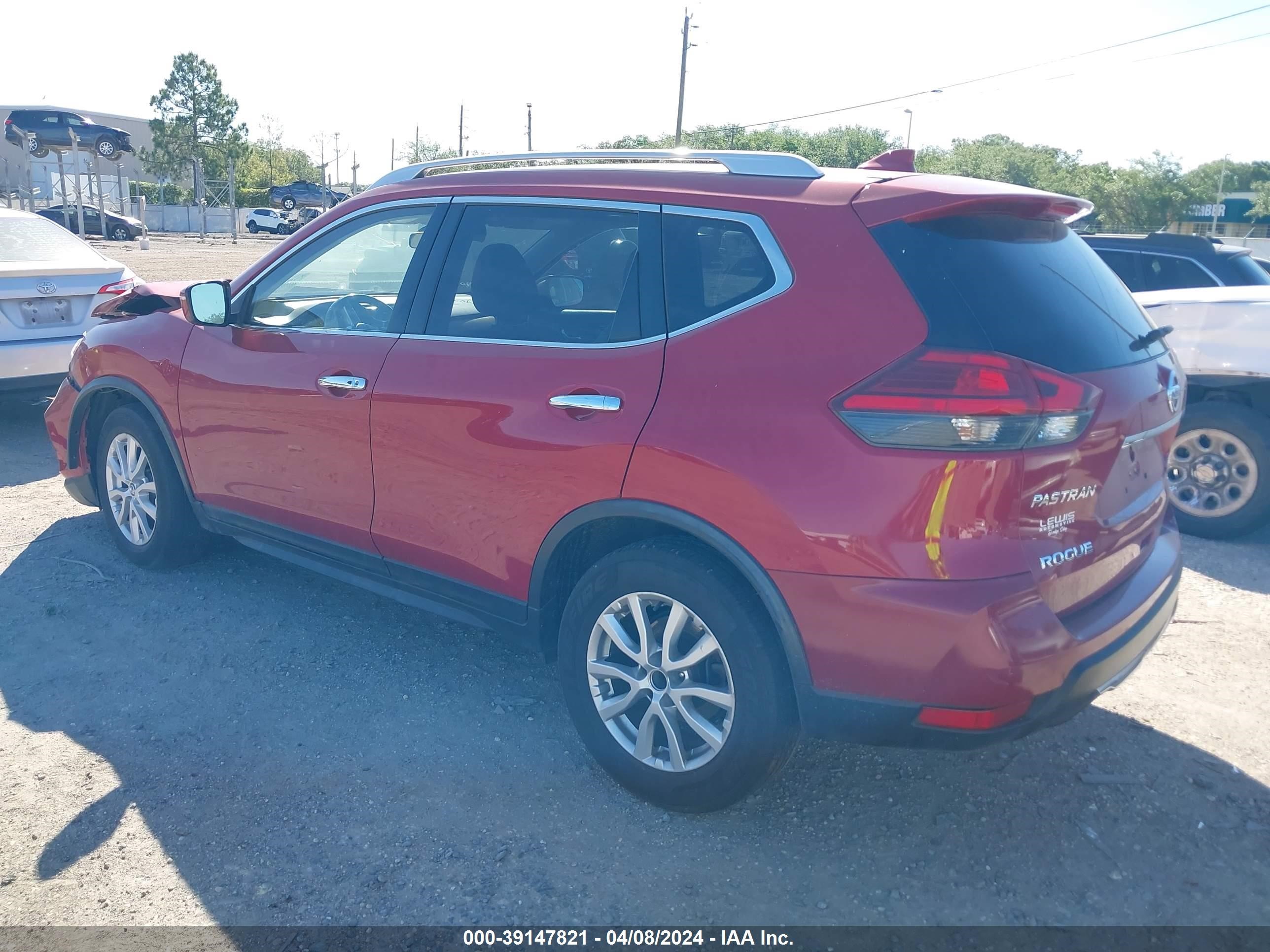 Photo 2 VIN: JN8AT2MT3HW396160 - NISSAN ROGUE 