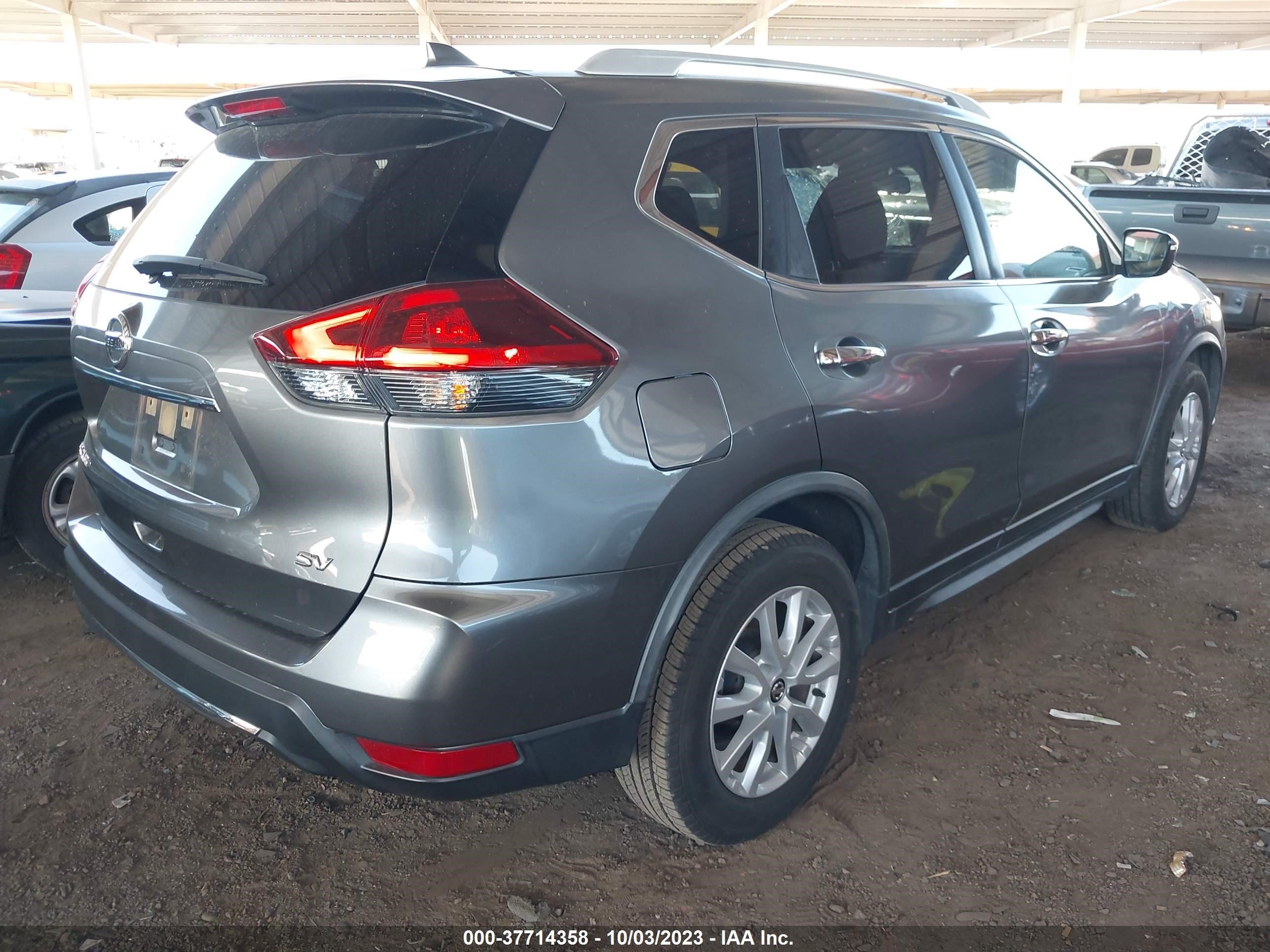 Photo 3 VIN: JN8AT2MT3JW450952 - NISSAN ROGUE 