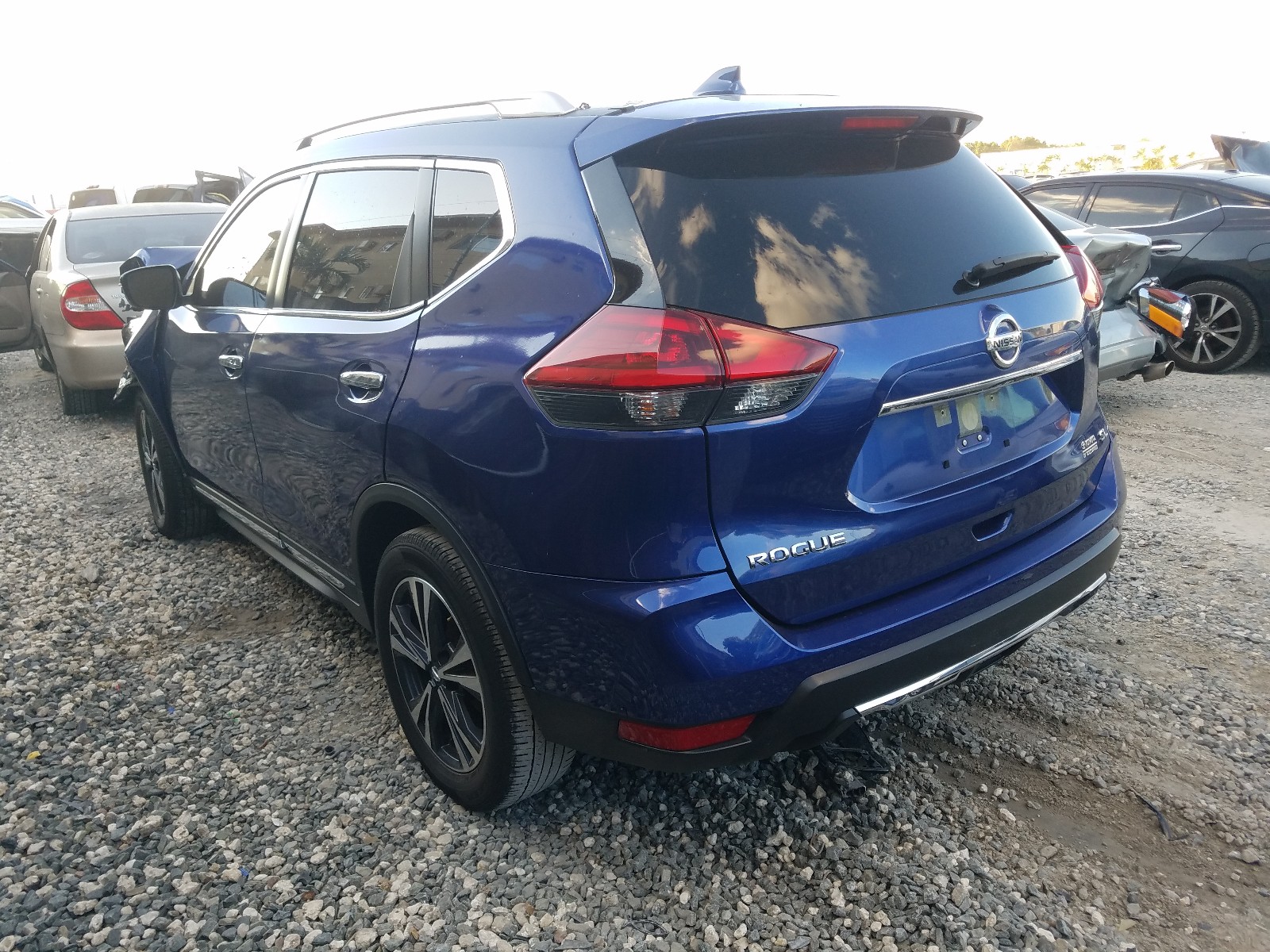 Photo 2 VIN: JN8AT2MT3JW464298 - NISSAN ROGUE S 