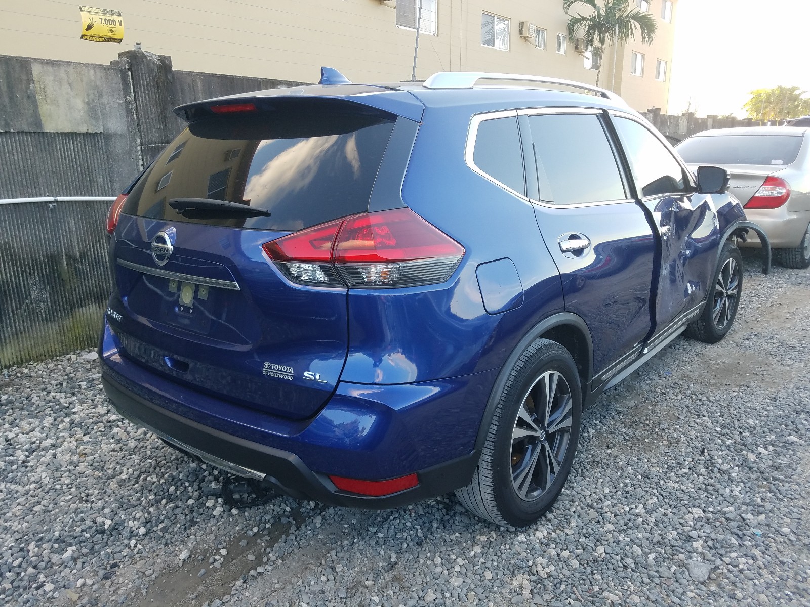 Photo 3 VIN: JN8AT2MT3JW464298 - NISSAN ROGUE S 