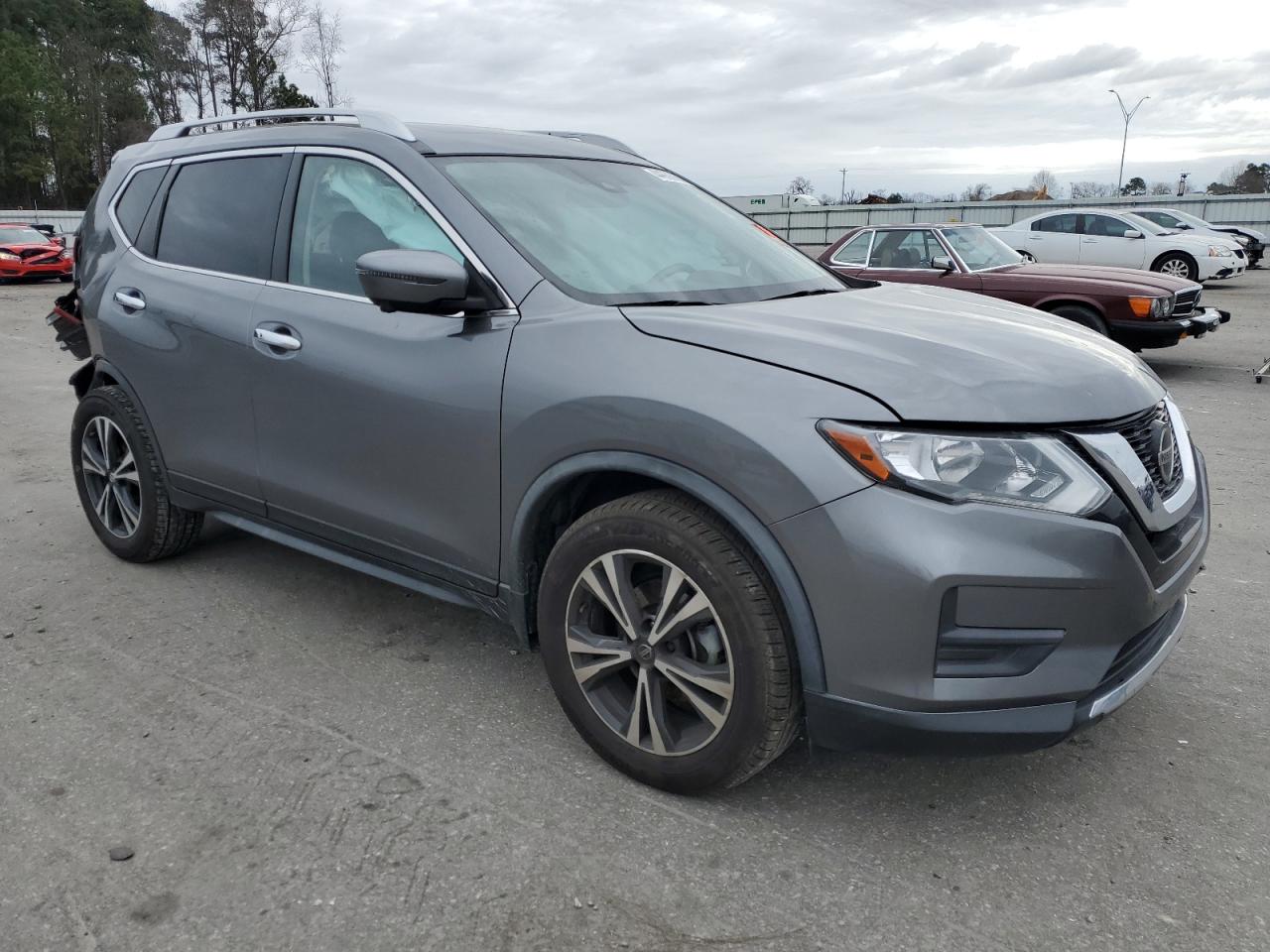 Photo 3 VIN: JN8AT2MT3KW268136 - NISSAN ROGUE 