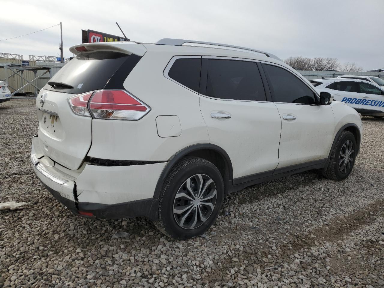 Photo 2 VIN: JN8AT2MT4GW000249 - NISSAN ROGUE 