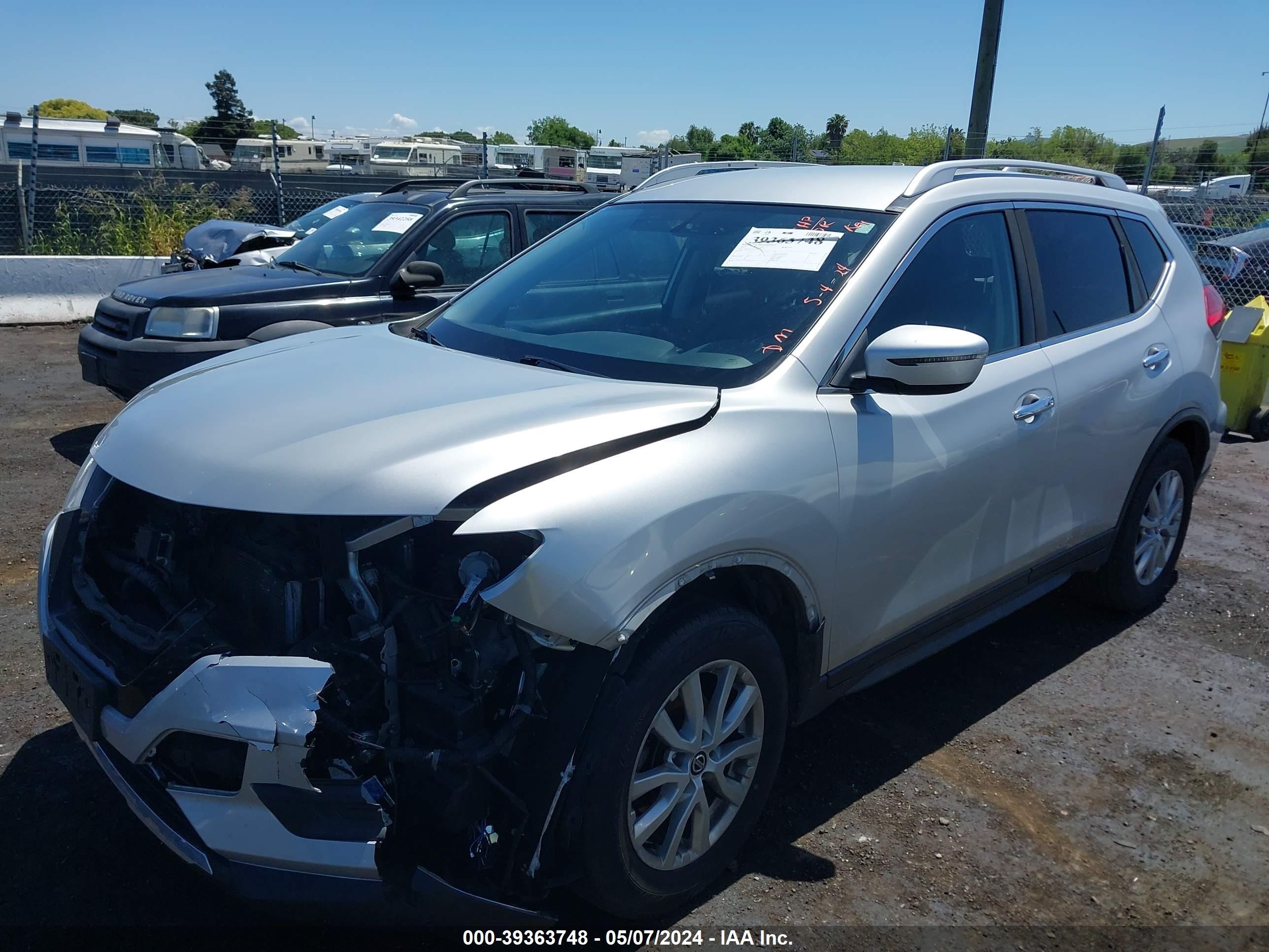 Photo 1 VIN: JN8AT2MT4HW153120 - NISSAN ROGUE 