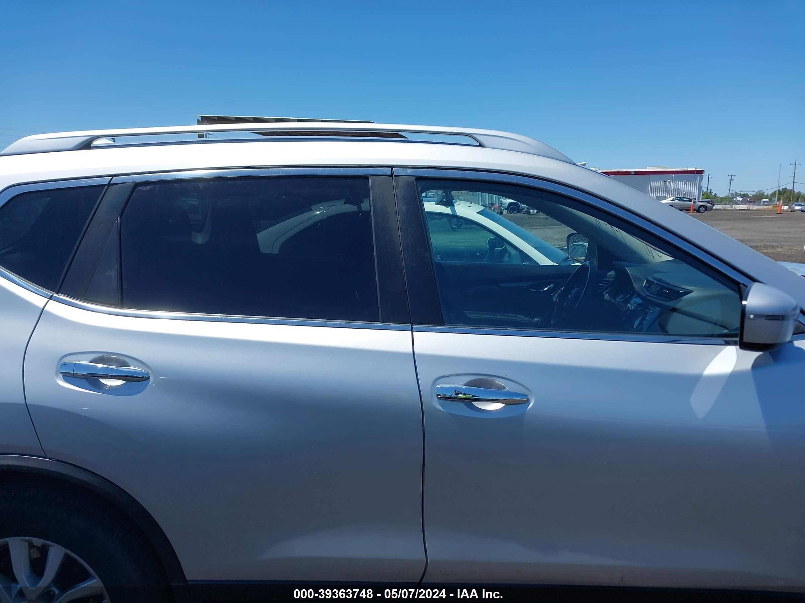 Photo 13 VIN: JN8AT2MT4HW153120 - NISSAN ROGUE 