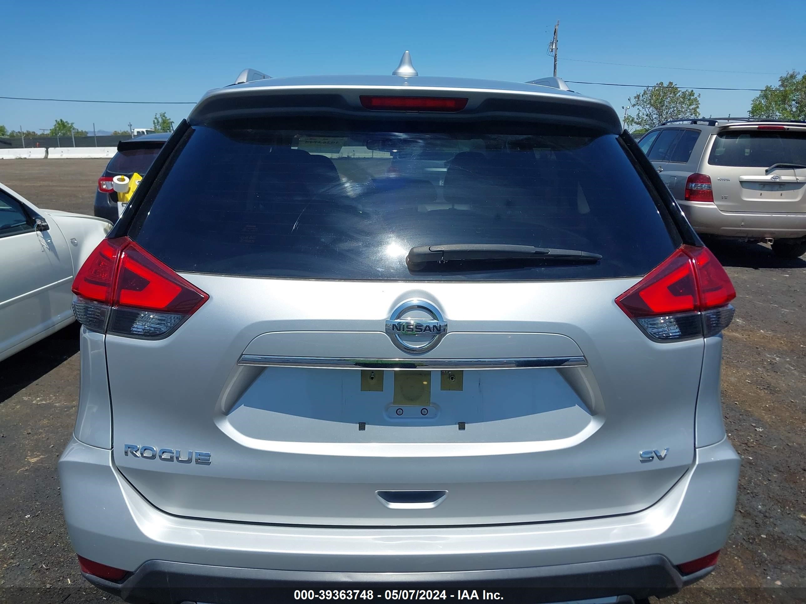 Photo 16 VIN: JN8AT2MT4HW153120 - NISSAN ROGUE 