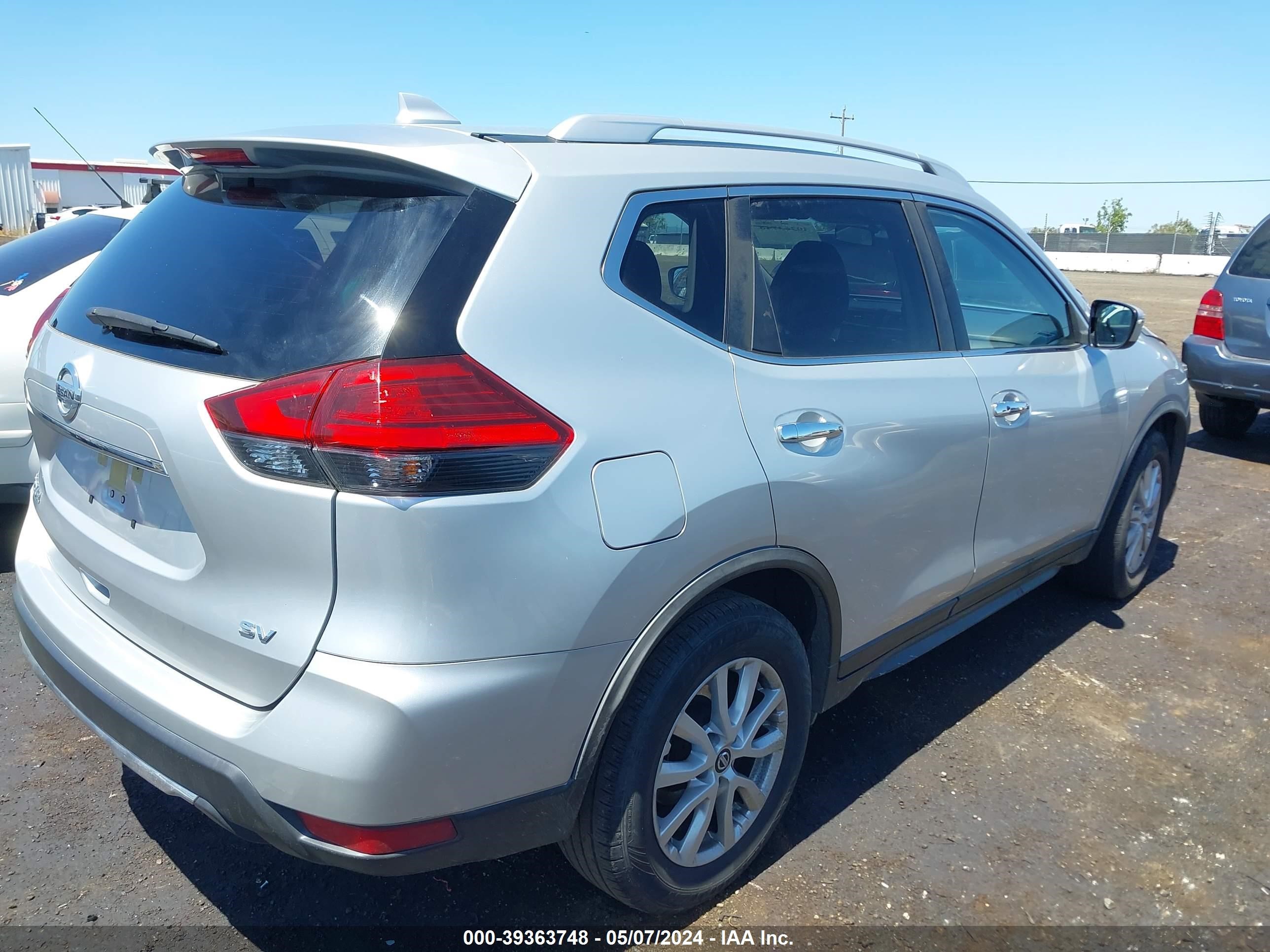 Photo 3 VIN: JN8AT2MT4HW153120 - NISSAN ROGUE 