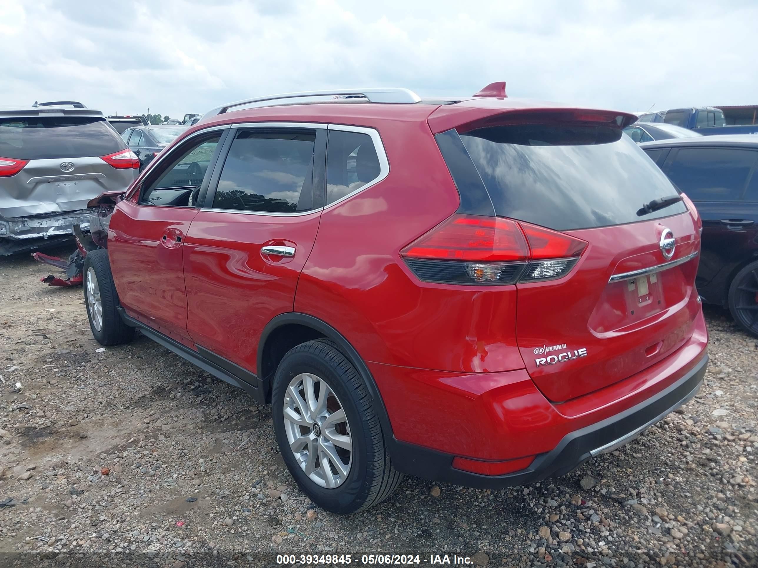 Photo 2 VIN: JN8AT2MT4HW397236 - NISSAN ROGUE 