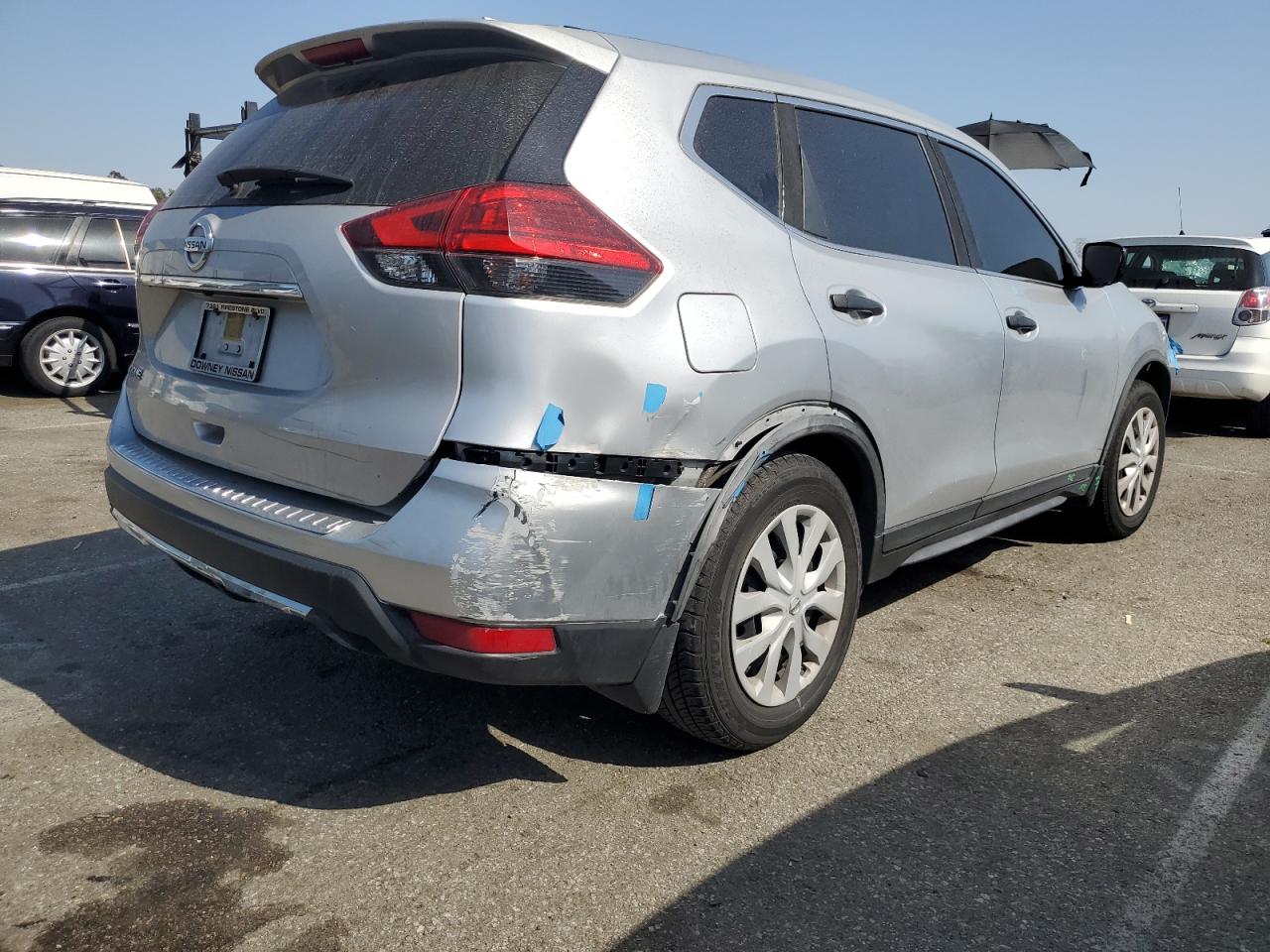 Photo 2 VIN: JN8AT2MT4HW402452 - NISSAN ROGUE 