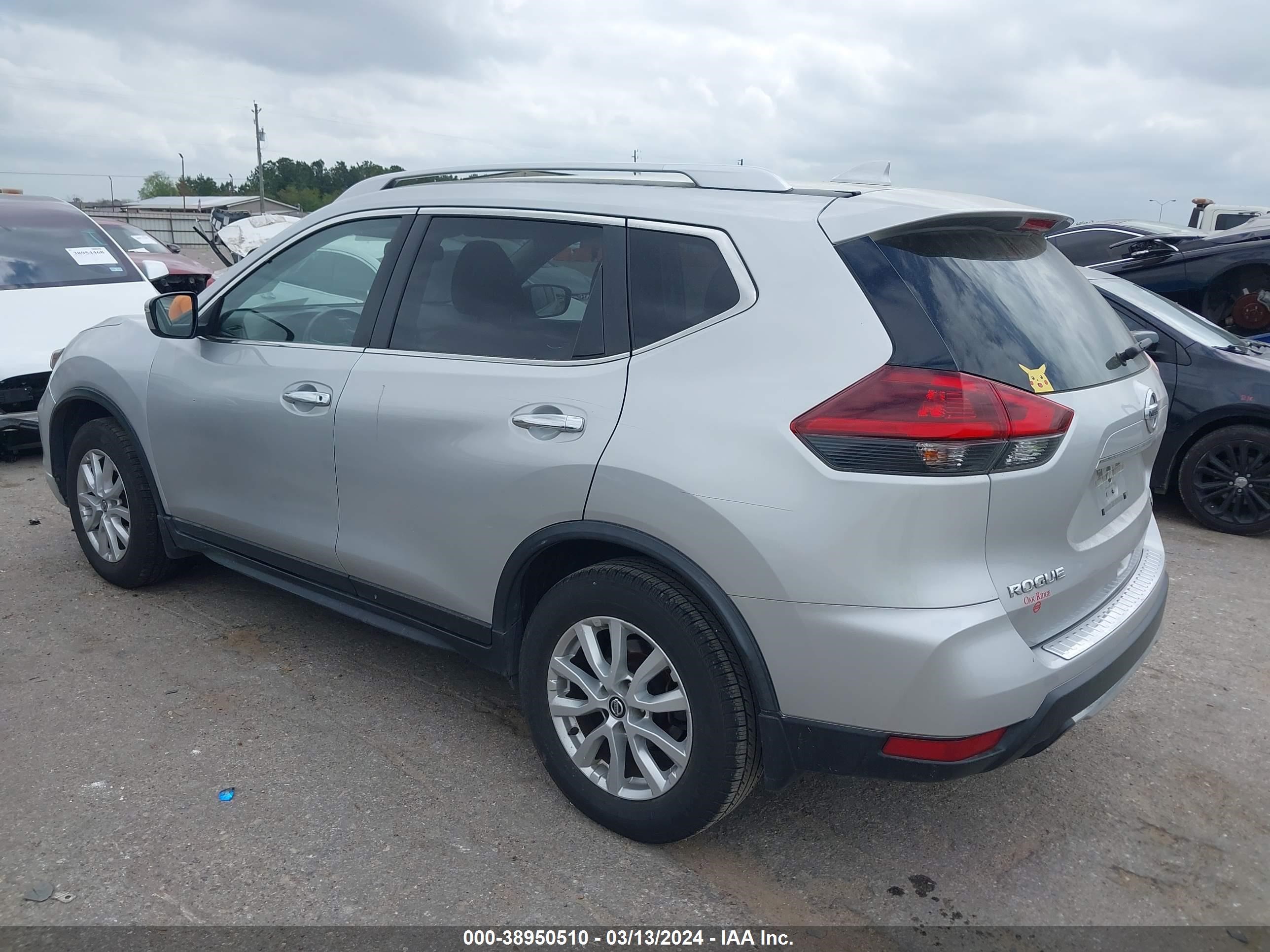 Photo 2 VIN: JN8AT2MT4LW037974 - NISSAN ROGUE 