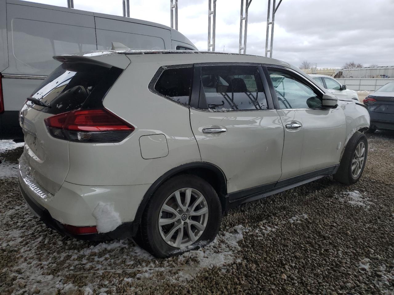 Photo 2 VIN: JN8AT2MT5HW133281 - NISSAN ROGUE 