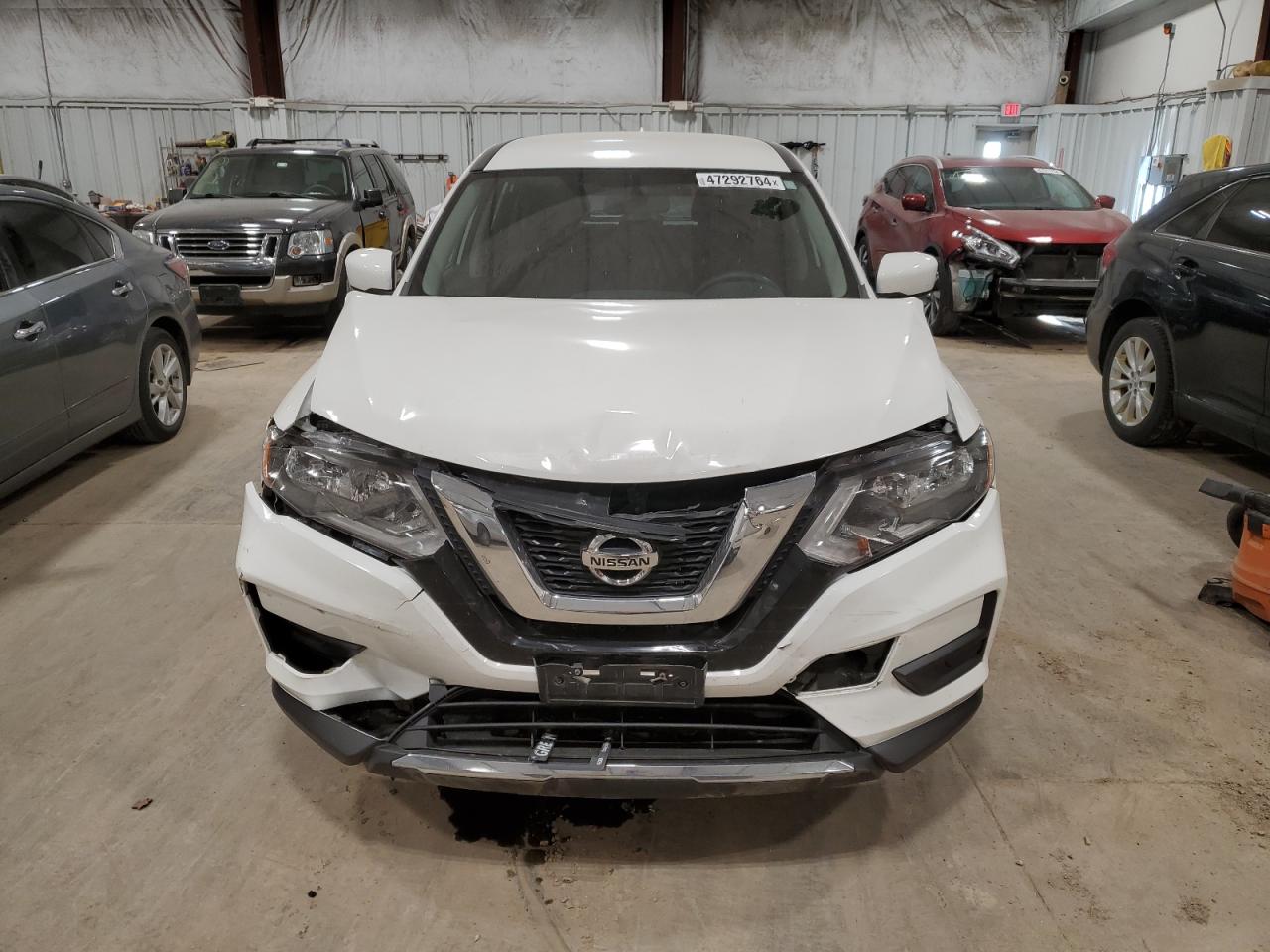 Photo 4 VIN: JN8AT2MT5HW136973 - NISSAN ROGUE 