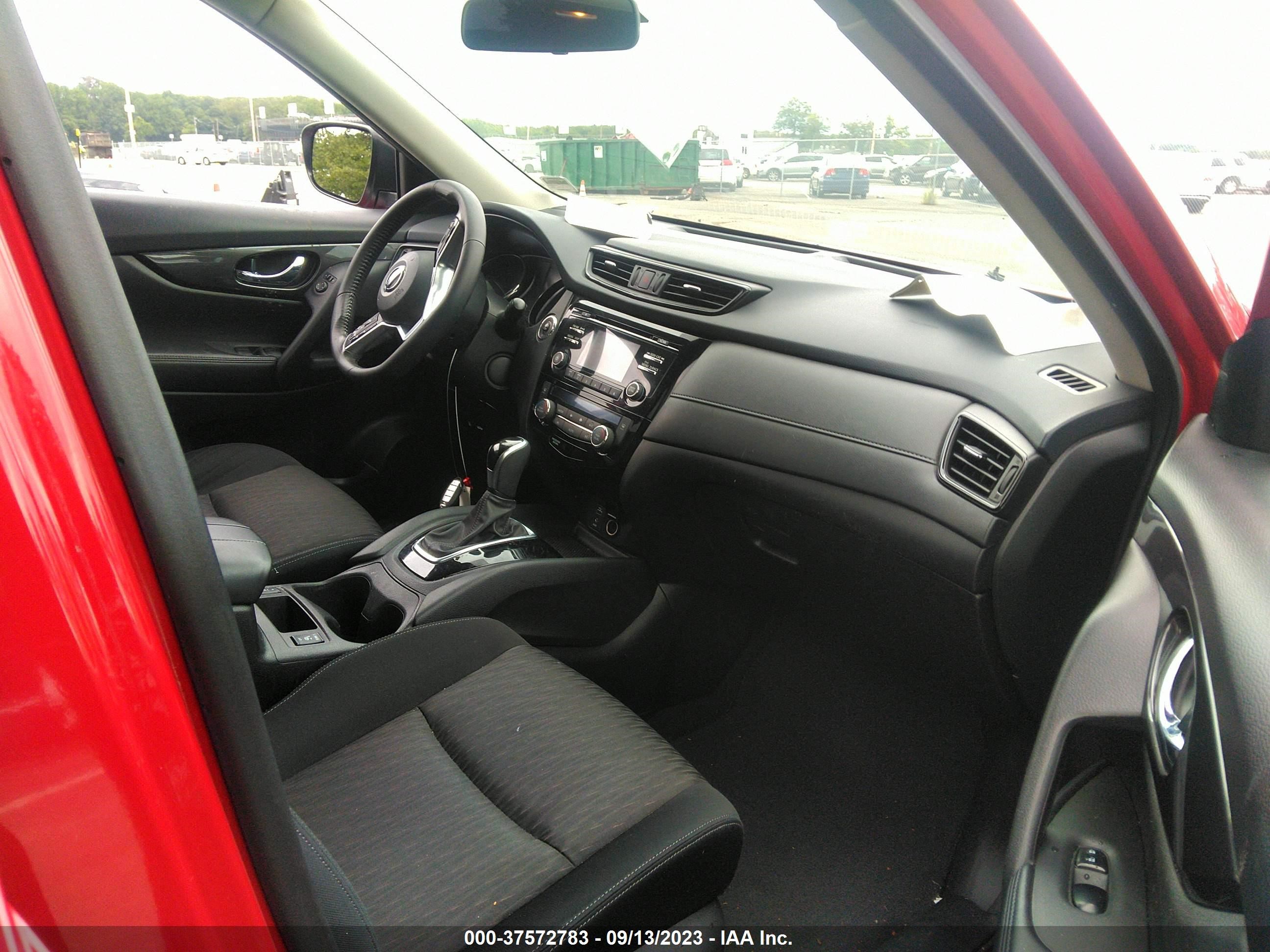 Photo 4 VIN: JN8AT2MT5HW408146 - NISSAN ROGUE 