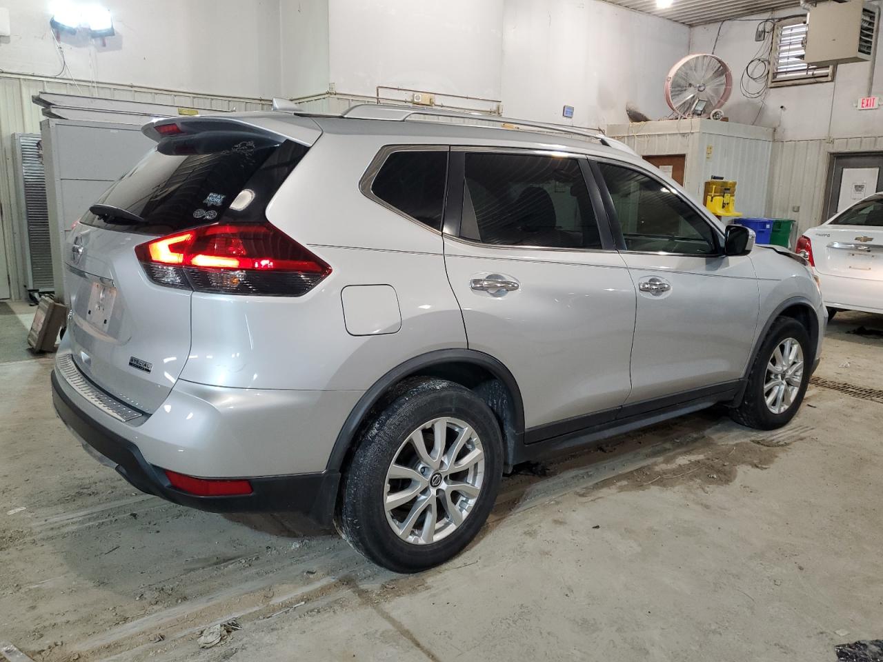 Photo 2 VIN: JN8AT2MT5LW015482 - NISSAN ROGUE 