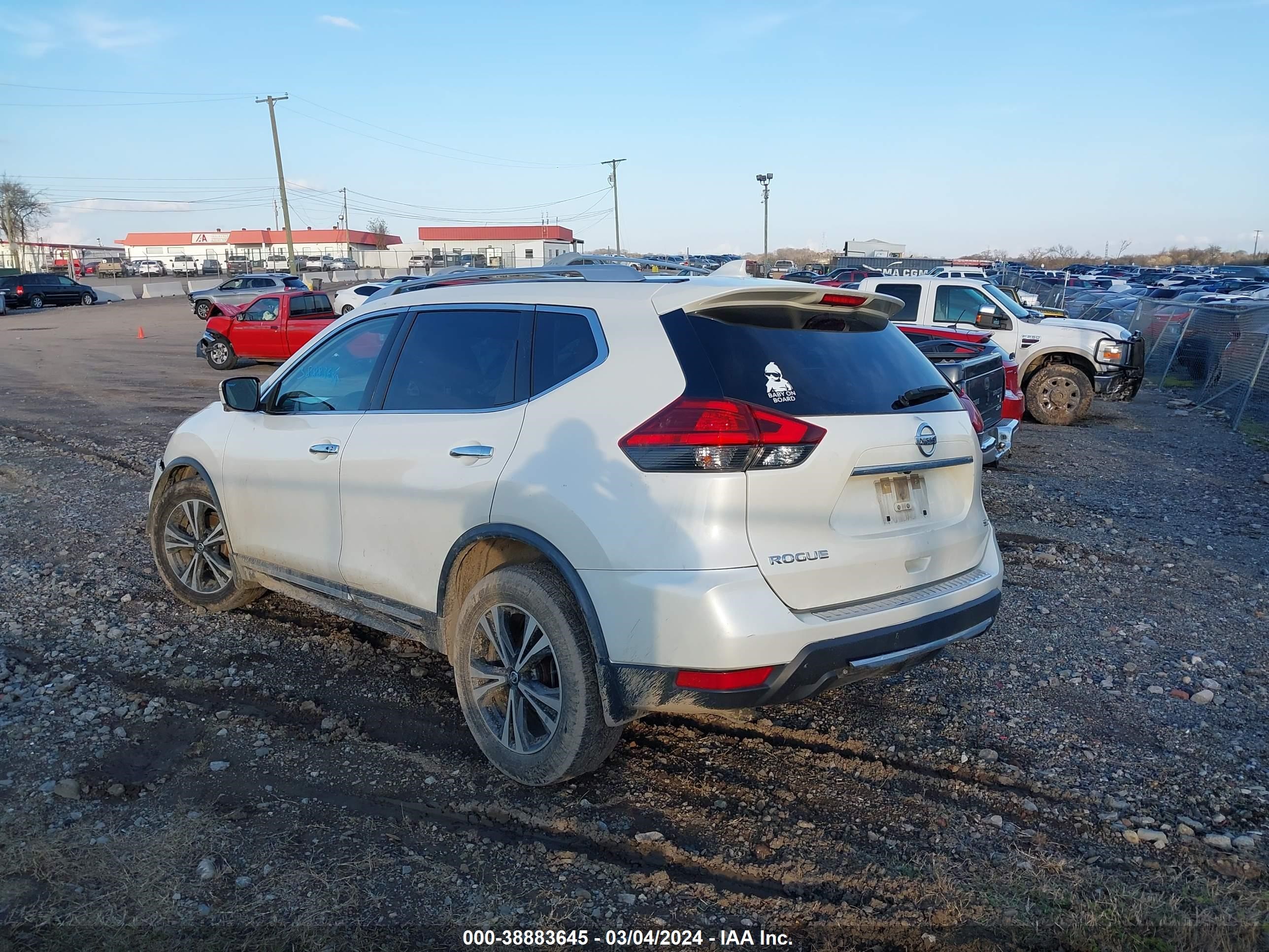 Photo 2 VIN: JN8AT2MT6HW405059 - NISSAN ROGUE 