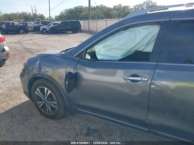 Photo 5 VIN: JN8AT2MT6JW451125 - NISSAN ROGUE 