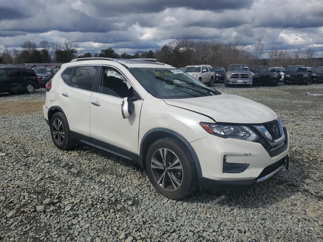 Photo 3 VIN: JN8AT2MT6KW262962 - NISSAN ROGUE 