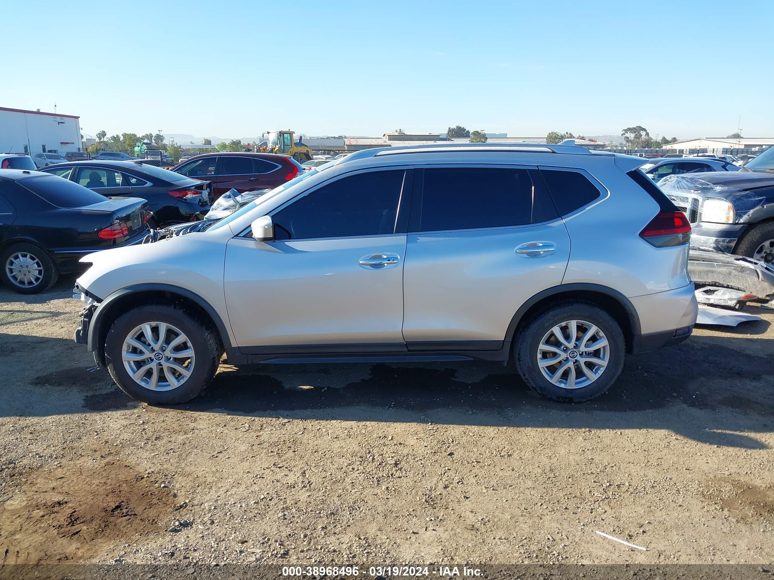 Photo 14 VIN: JN8AT2MT6LW032517 - NISSAN ROGUE 