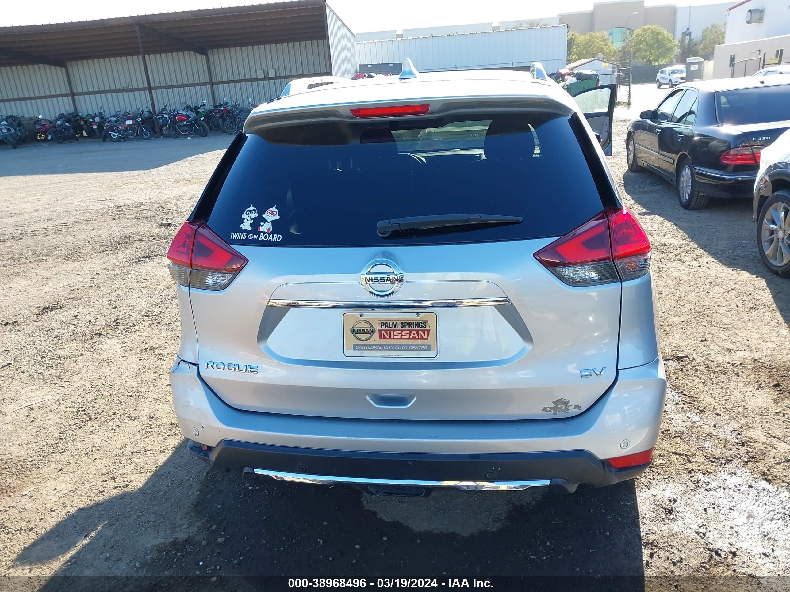 Photo 16 VIN: JN8AT2MT6LW032517 - NISSAN ROGUE 