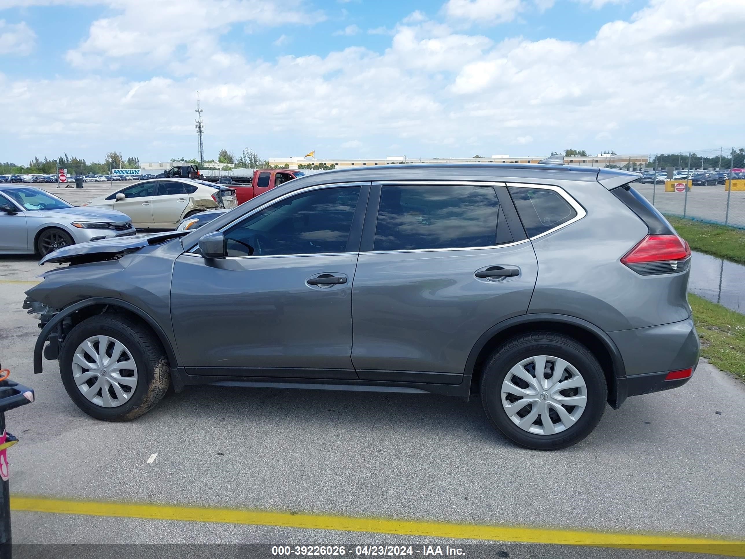 Photo 13 VIN: JN8AT2MT7HW141012 - NISSAN ROGUE 