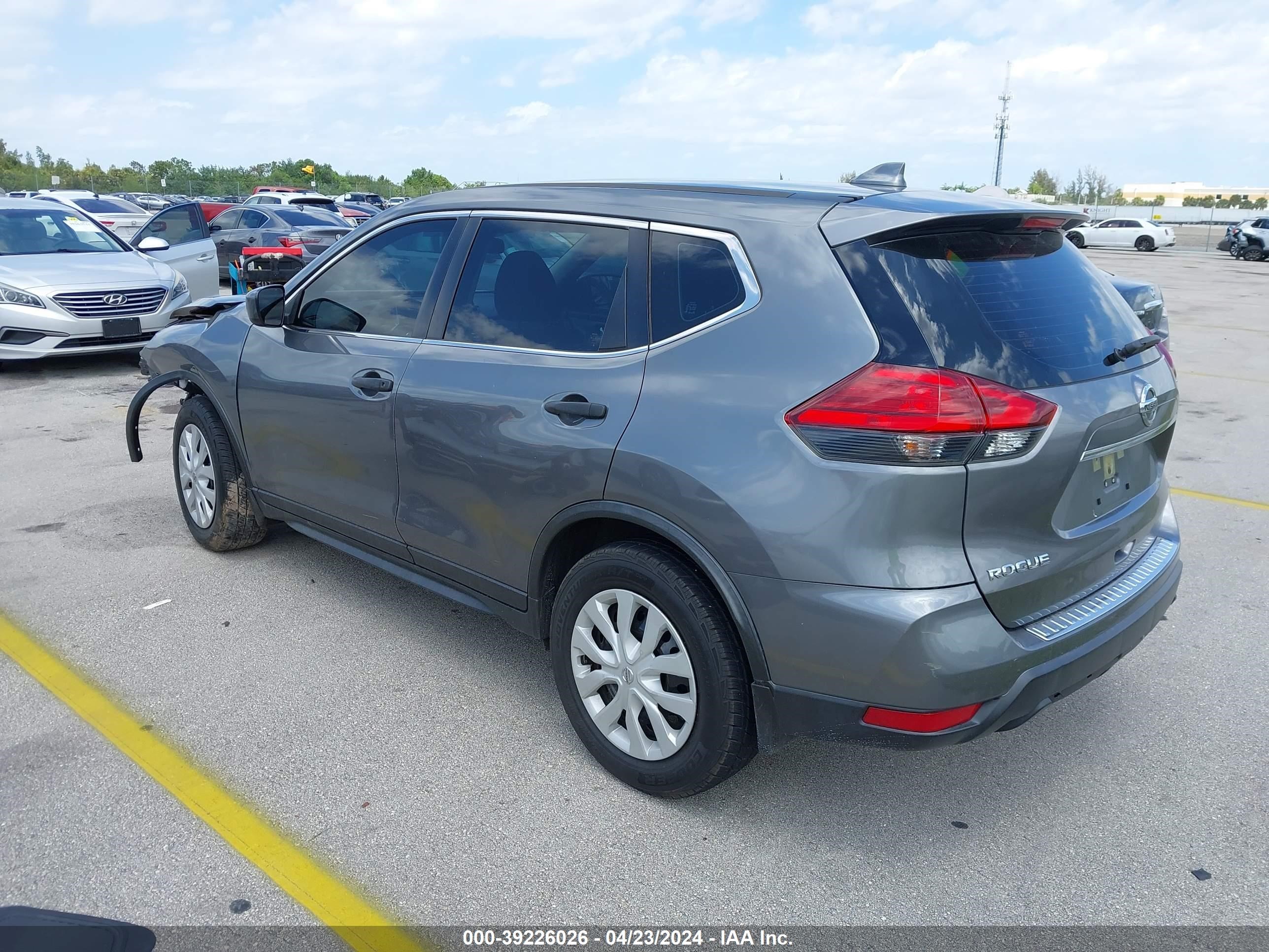 Photo 2 VIN: JN8AT2MT7HW141012 - NISSAN ROGUE 