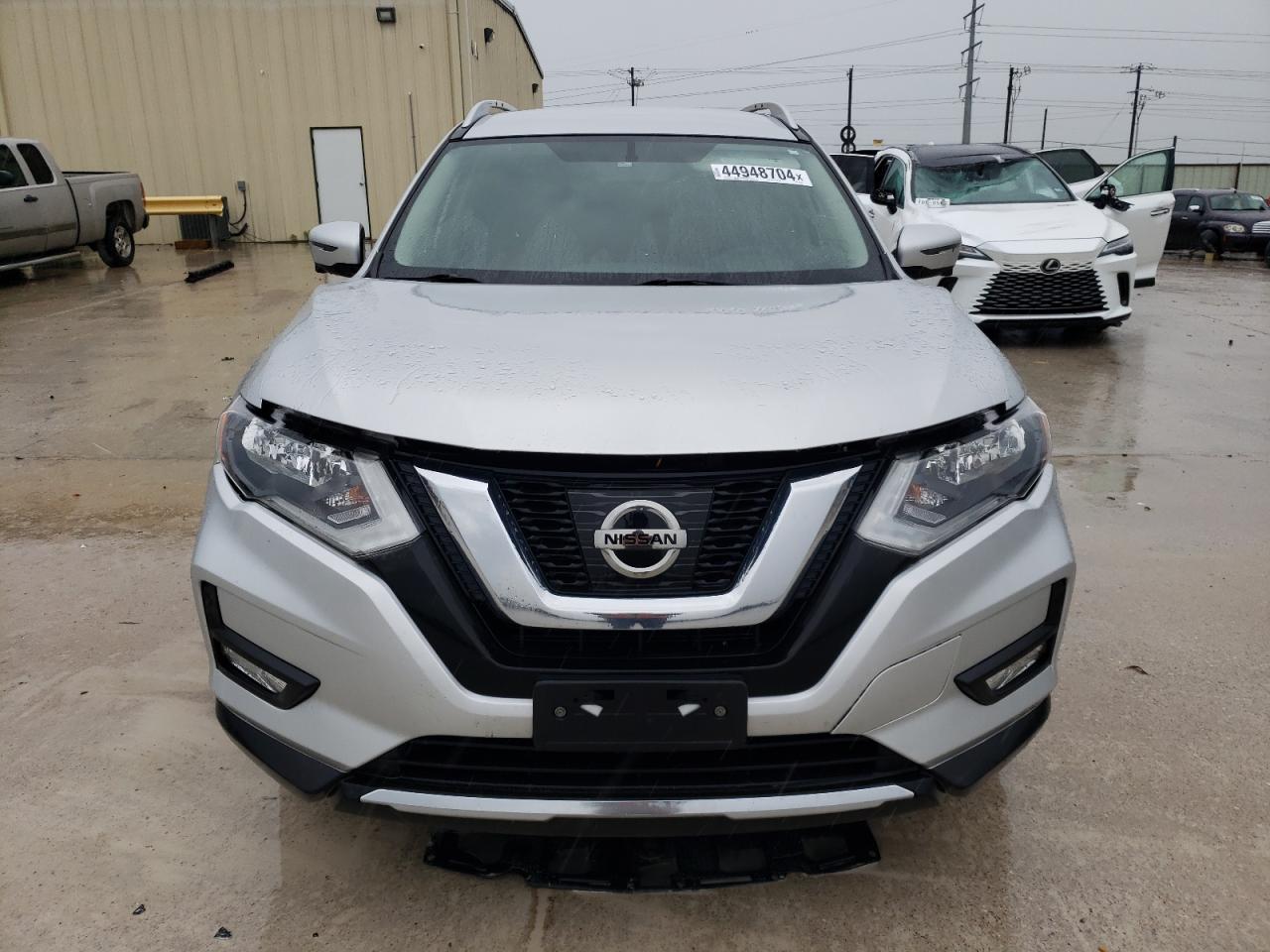 Photo 4 VIN: JN8AT2MT7HW403188 - NISSAN ROGUE 