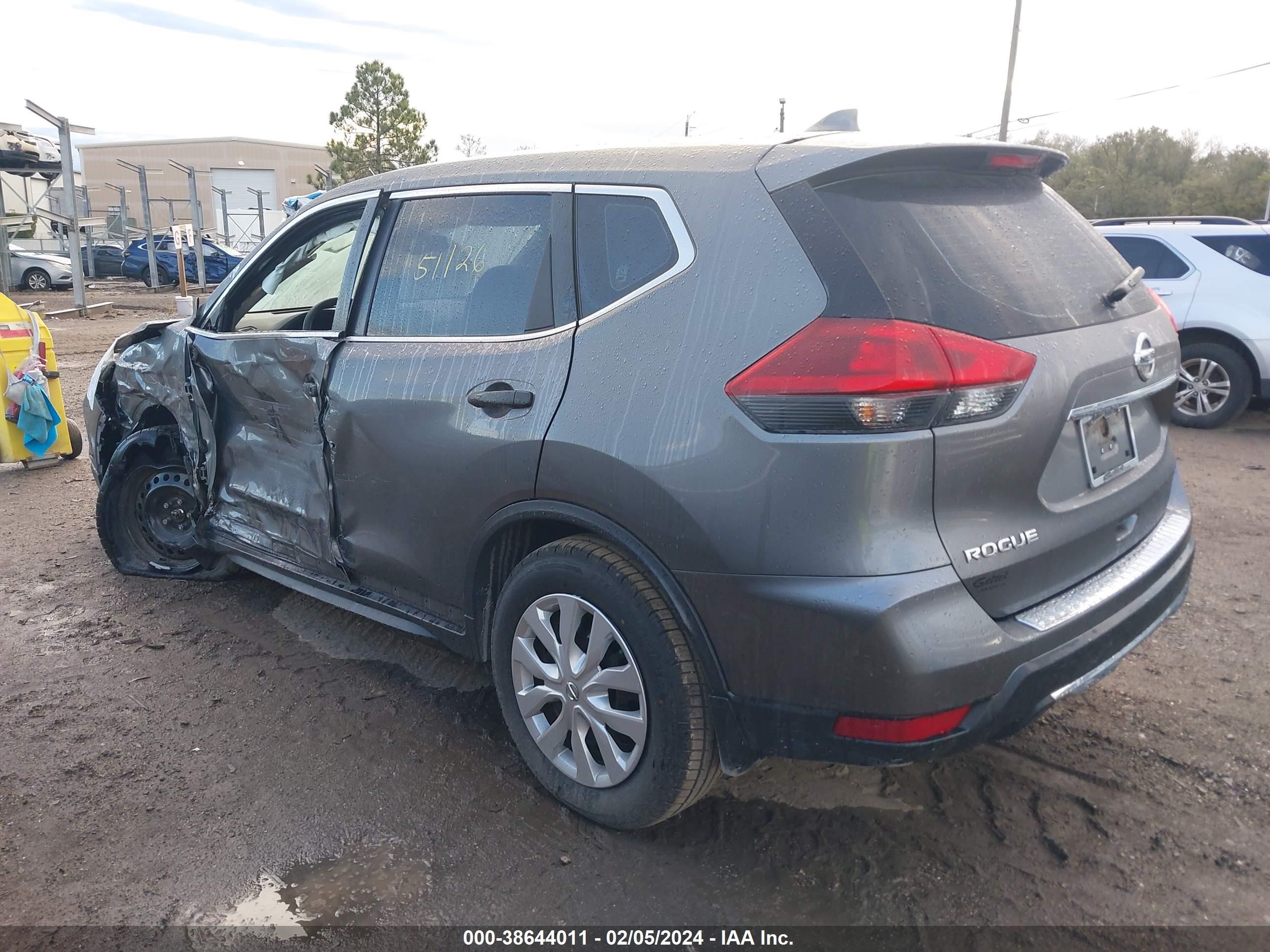 Photo 2 VIN: JN8AT2MT7JW462621 - NISSAN ROGUE 