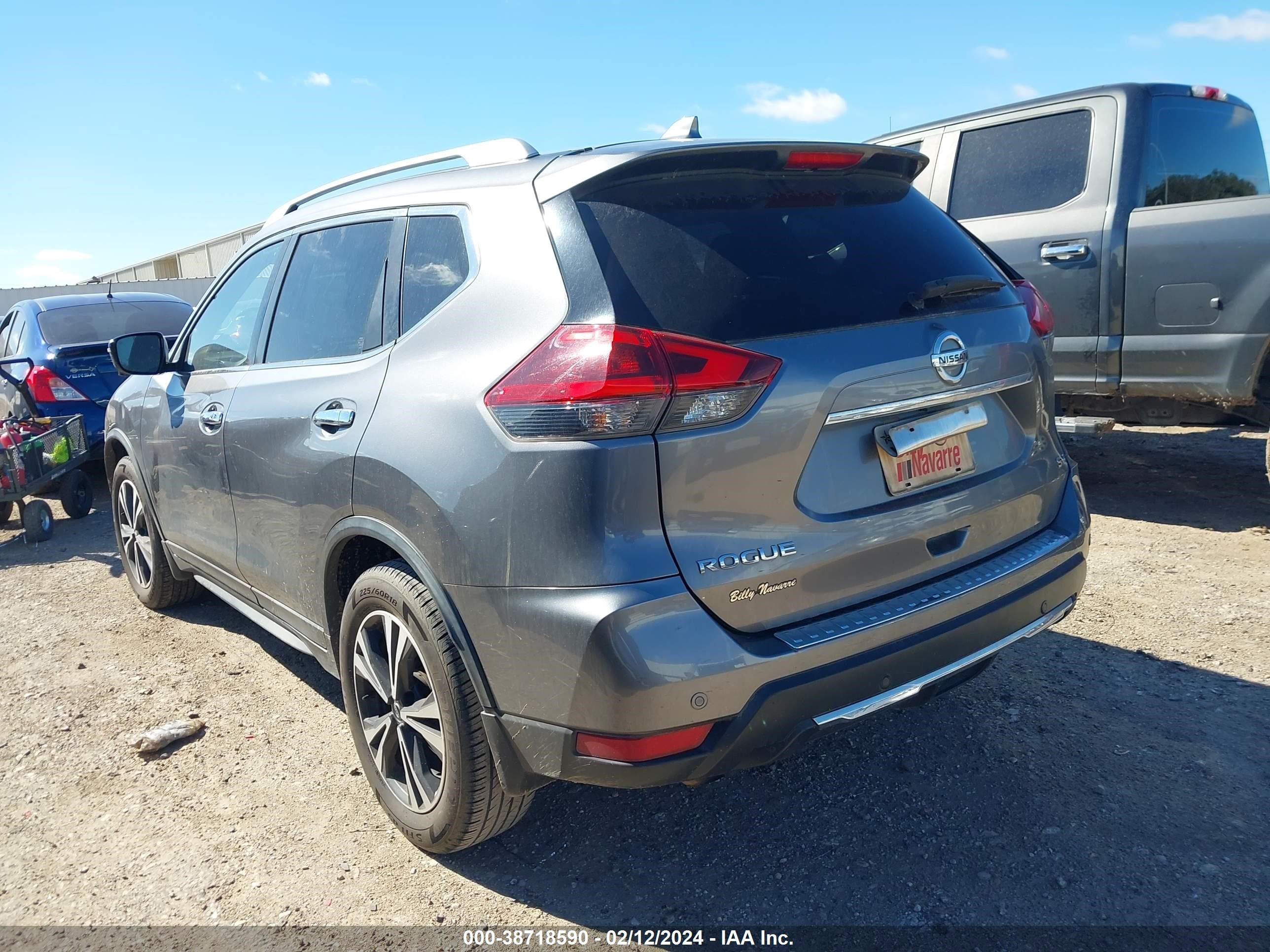 Photo 2 VIN: JN8AT2MT7KW266454 - NISSAN ROGUE 