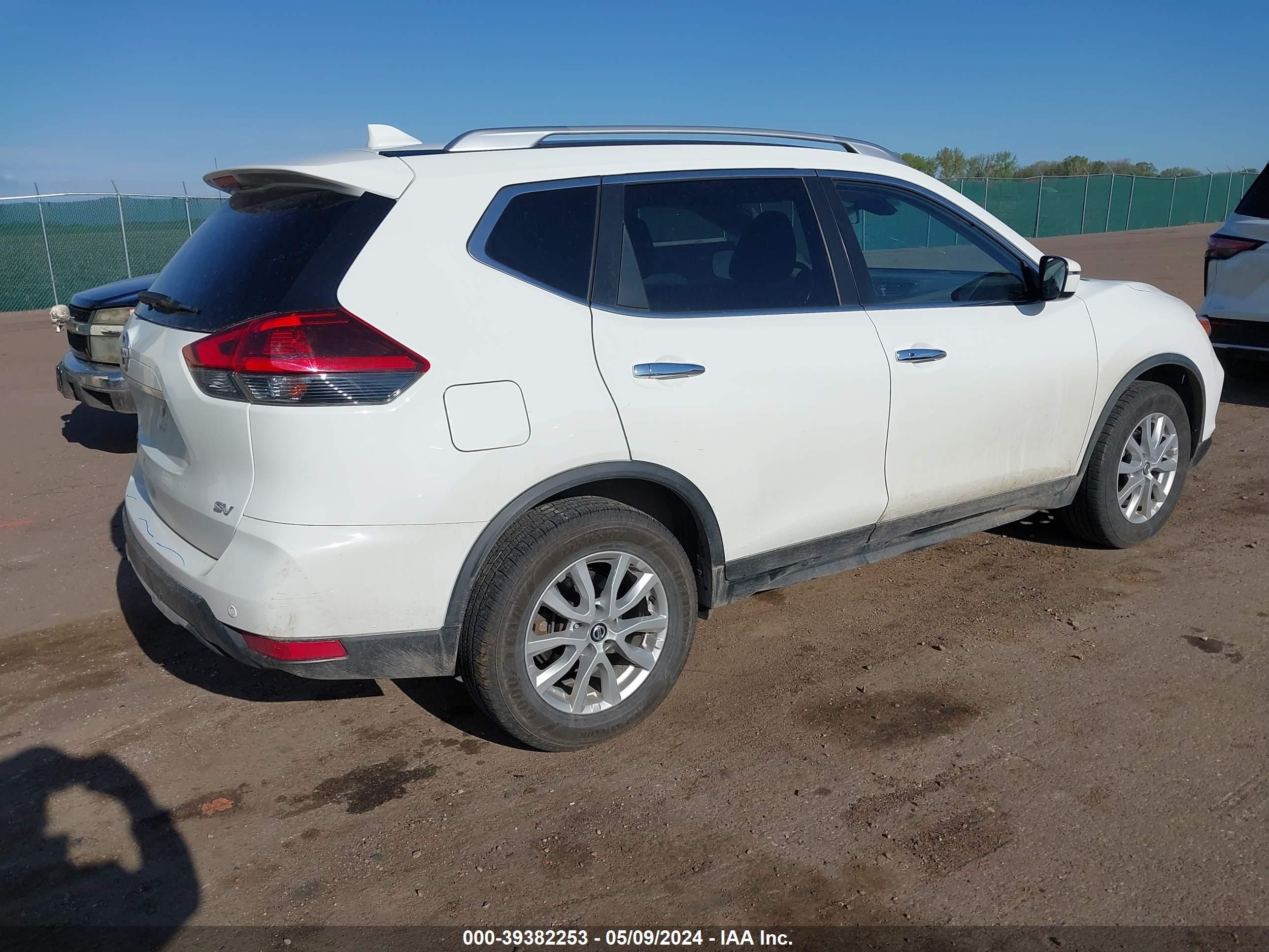 Photo 3 VIN: JN8AT2MT7LW010610 - NISSAN ROGUE 