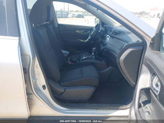 Photo 4 VIN: JN8AT2MT8HW386496 - NISSAN ROGUE 