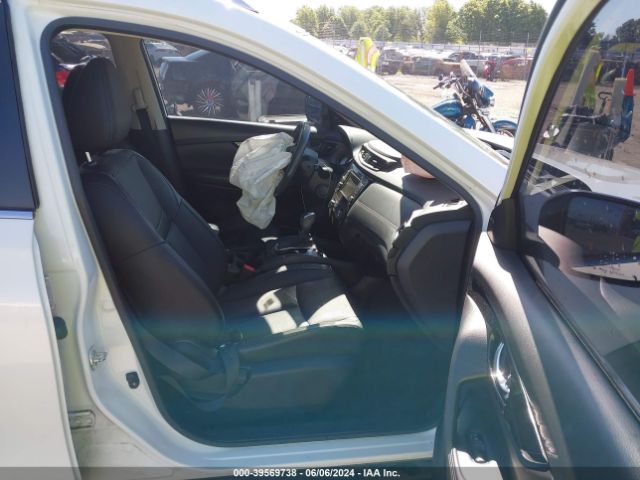 Photo 4 VIN: JN8AT2MT8JW450817 - NISSAN ROGUE 