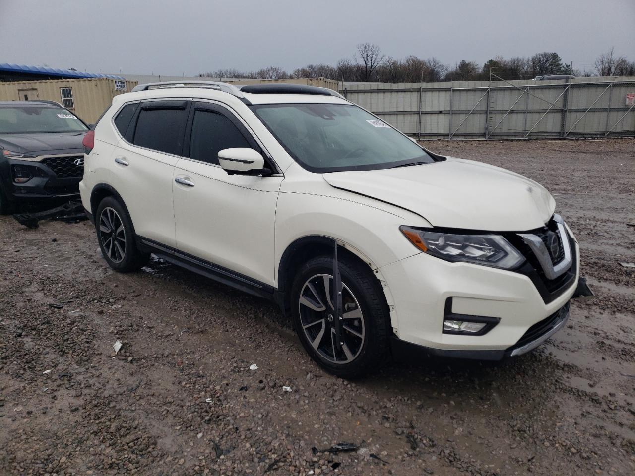 Photo 3 VIN: JN8AT2MT8JW467679 - NISSAN ROGUE 