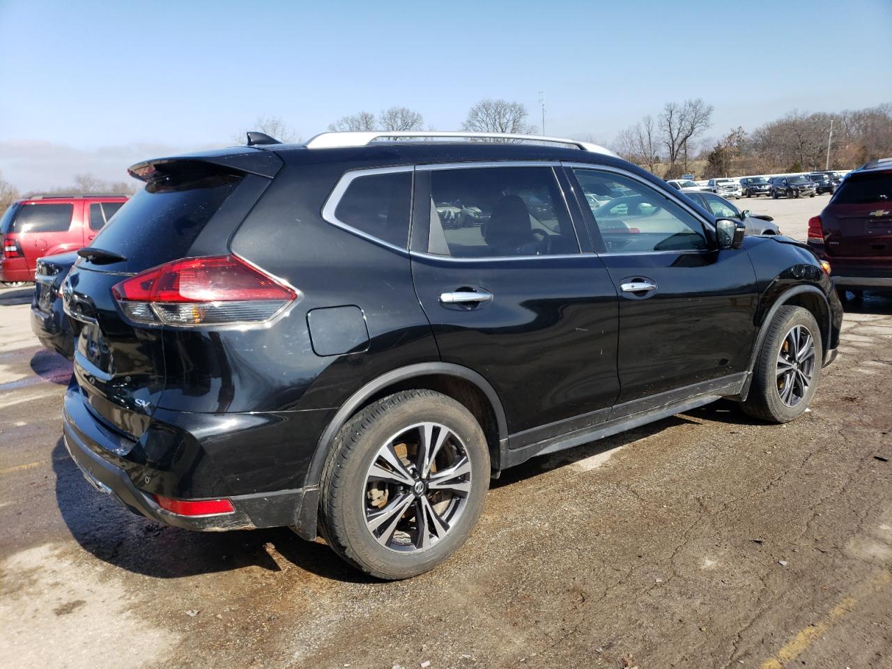 Photo 2 VIN: JN8AT2MT8KW503260 - NISSAN ROGUE 