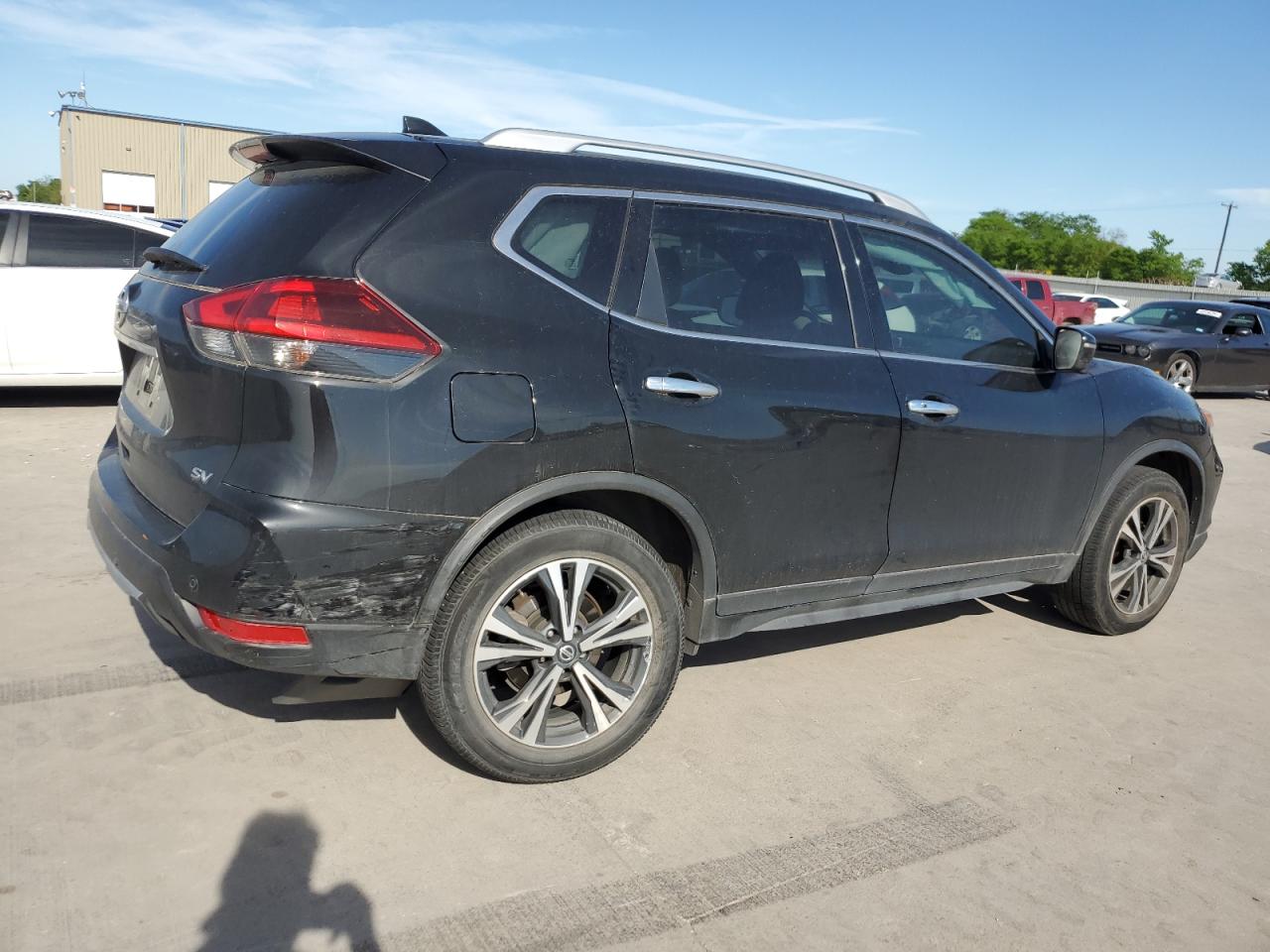 Photo 2 VIN: JN8AT2MT8LW032261 - NISSAN ROGUE 