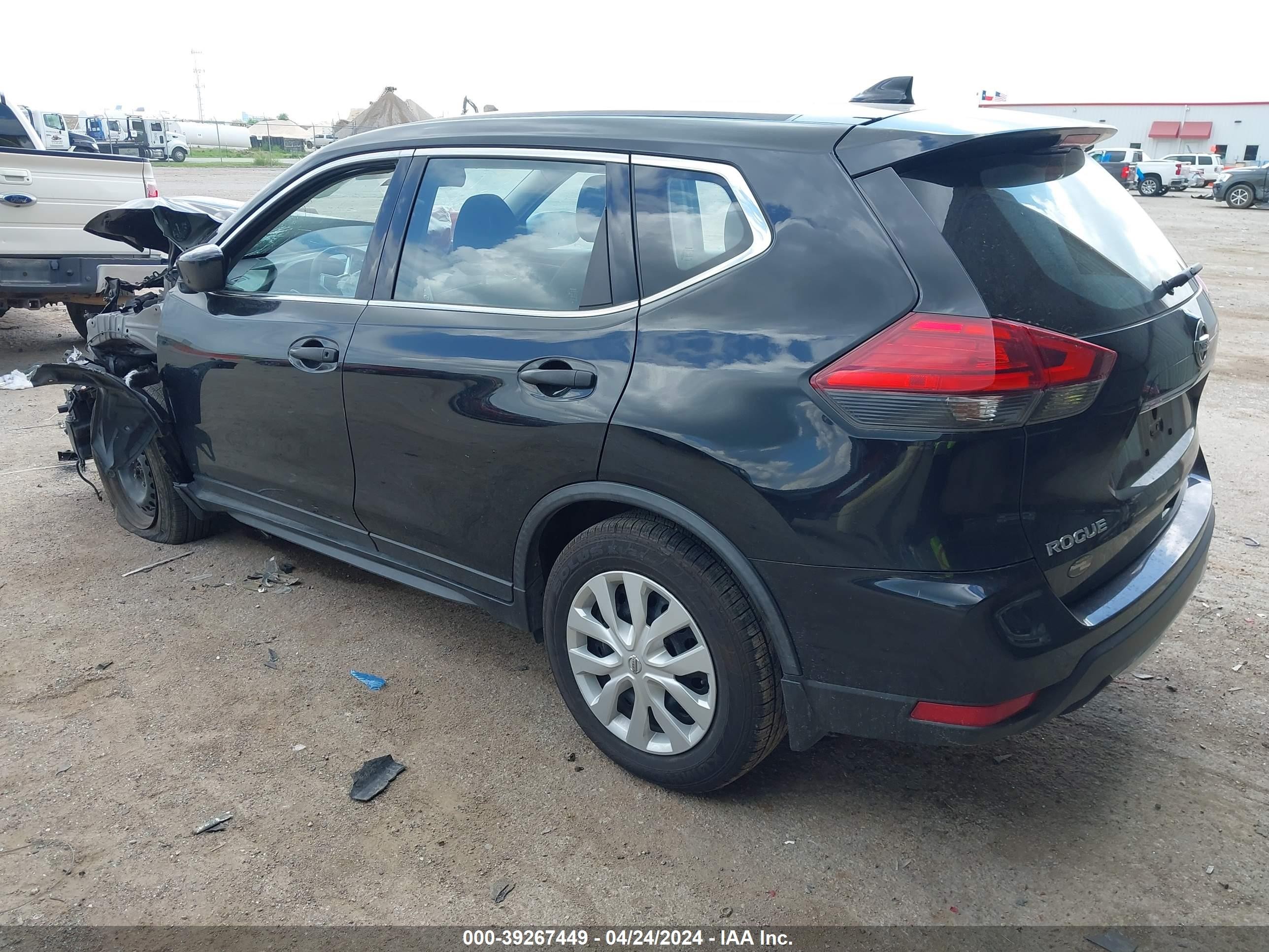 Photo 2 VIN: JN8AT2MT9HW137981 - NISSAN ROGUE 