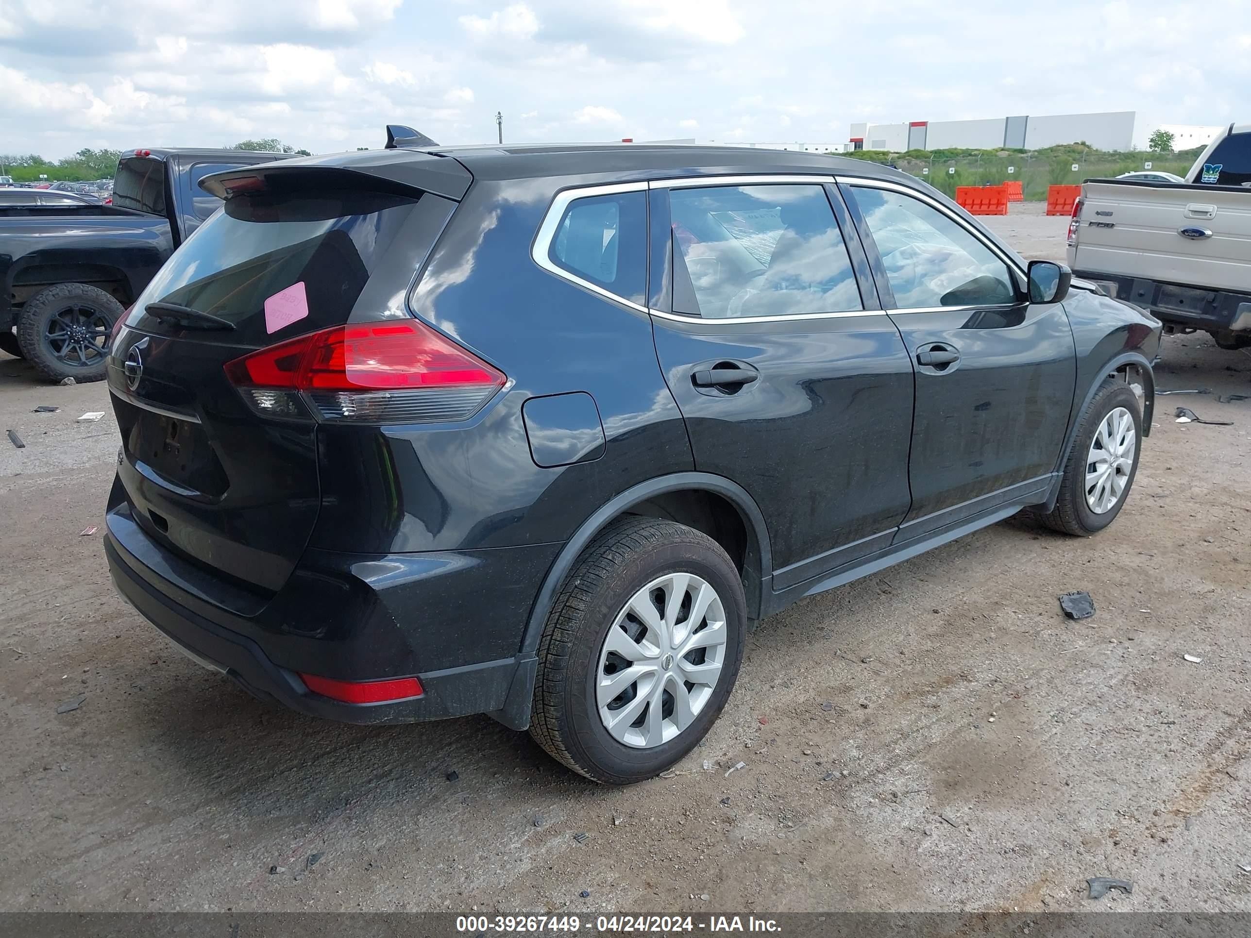 Photo 3 VIN: JN8AT2MT9HW137981 - NISSAN ROGUE 