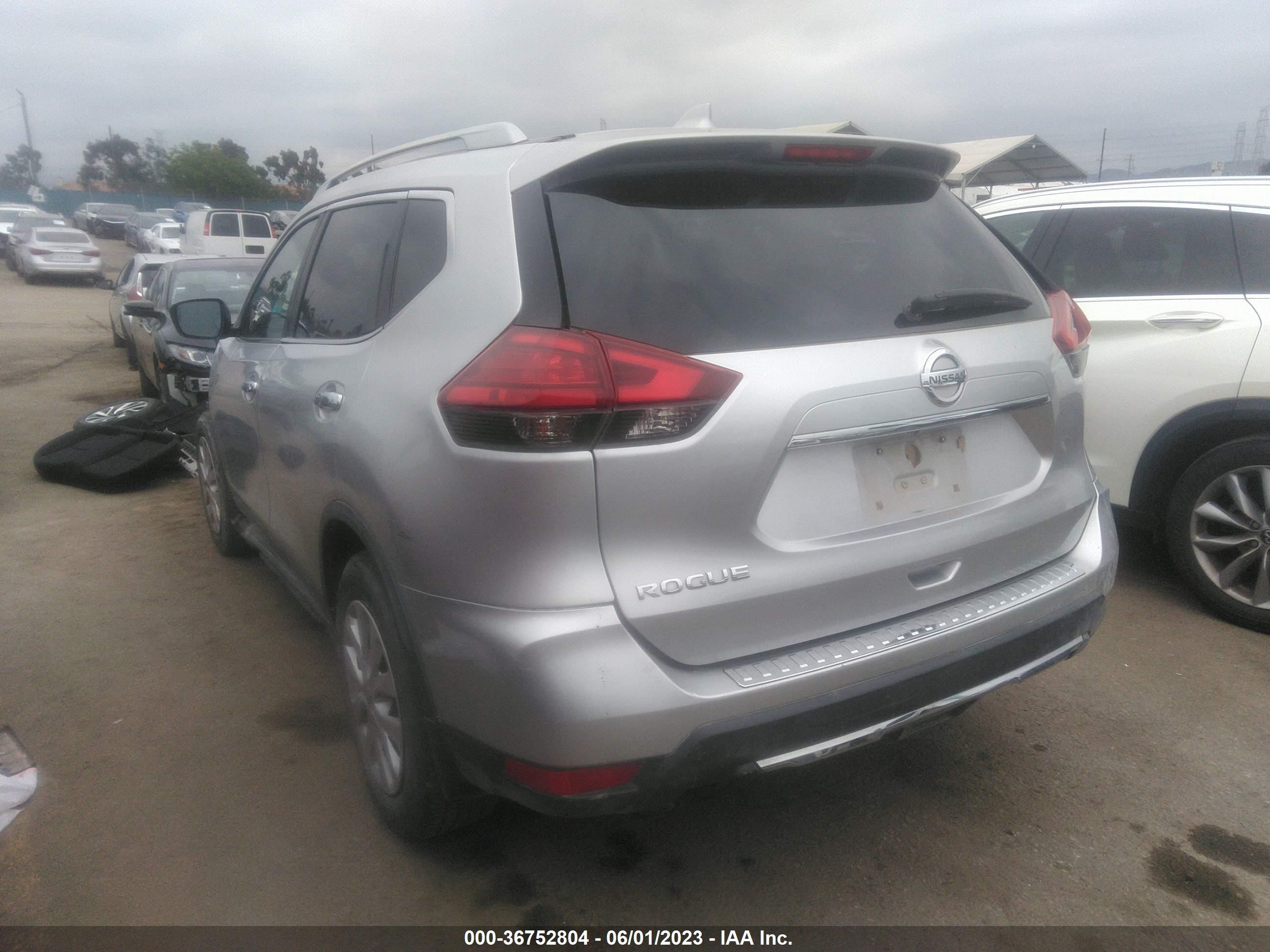 Photo 2 VIN: JN8AT2MT9HW401958 - NISSAN ROGUE 