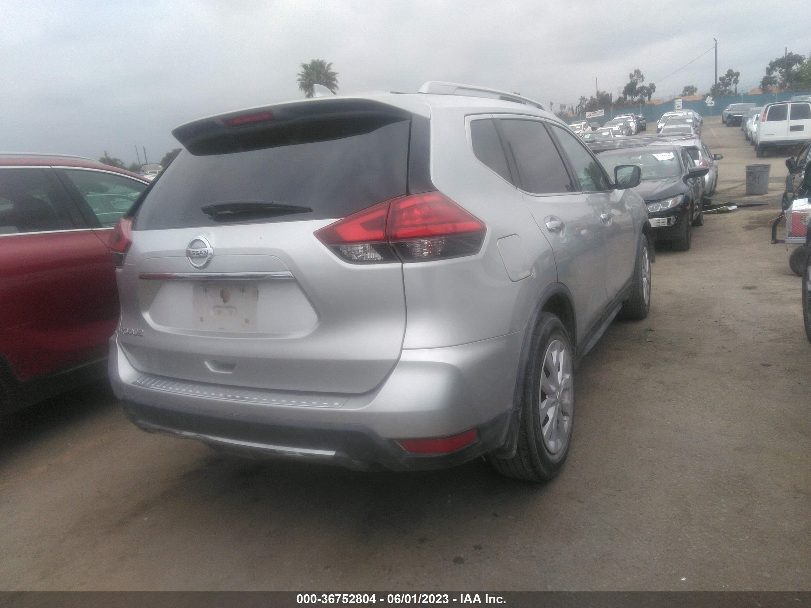 Photo 3 VIN: JN8AT2MT9HW401958 - NISSAN ROGUE 