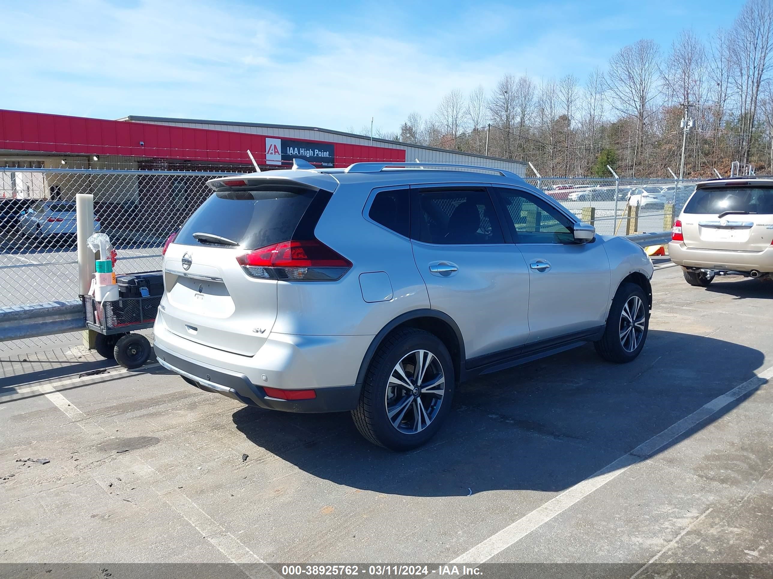 Photo 3 VIN: JN8AT2MT9KW263166 - NISSAN ROGUE 